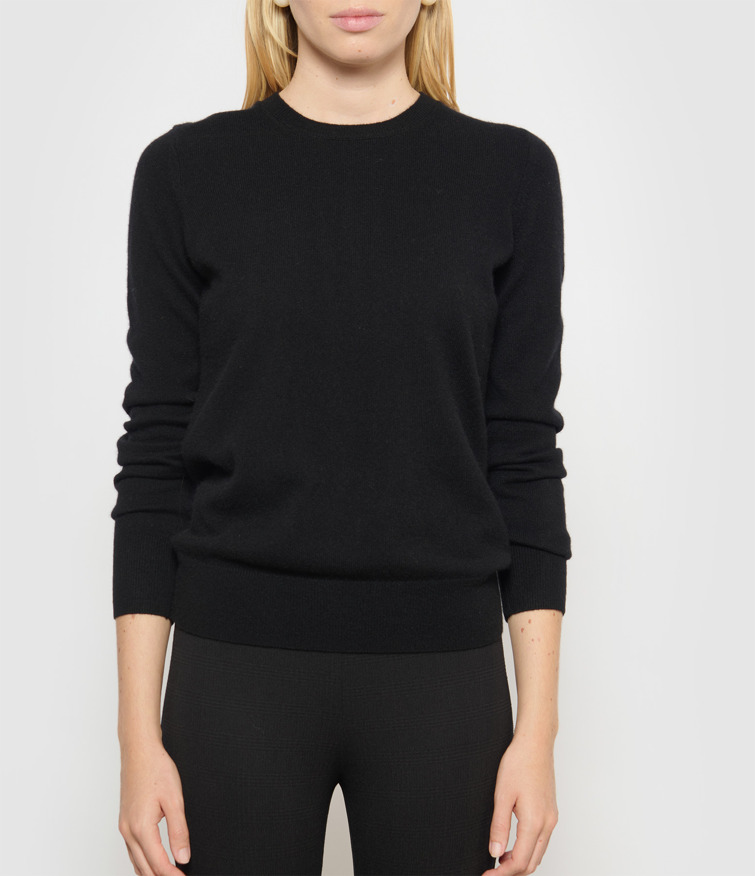 Black Round-Neck Jumper