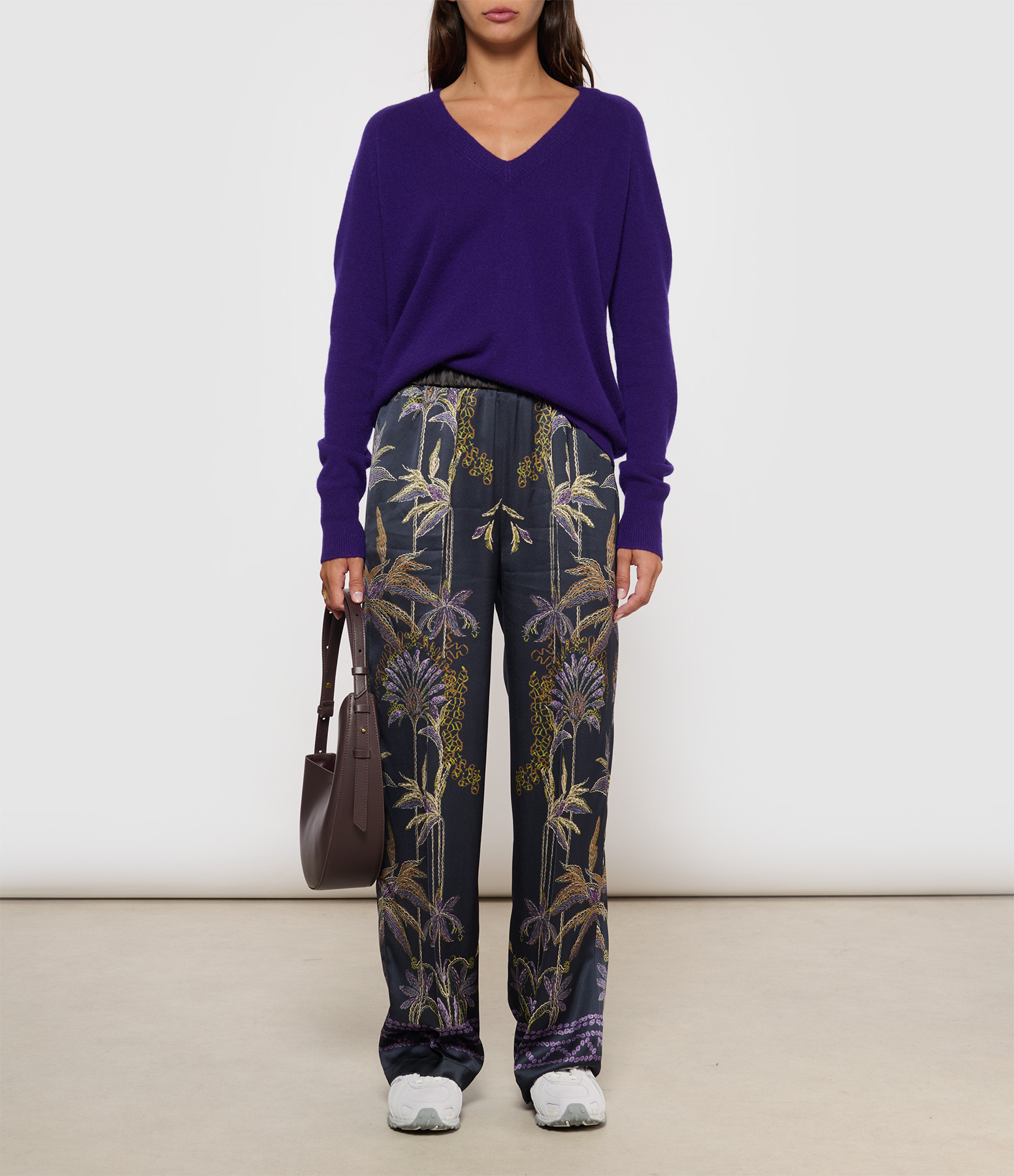V-neck Velvet Jumper in Violet