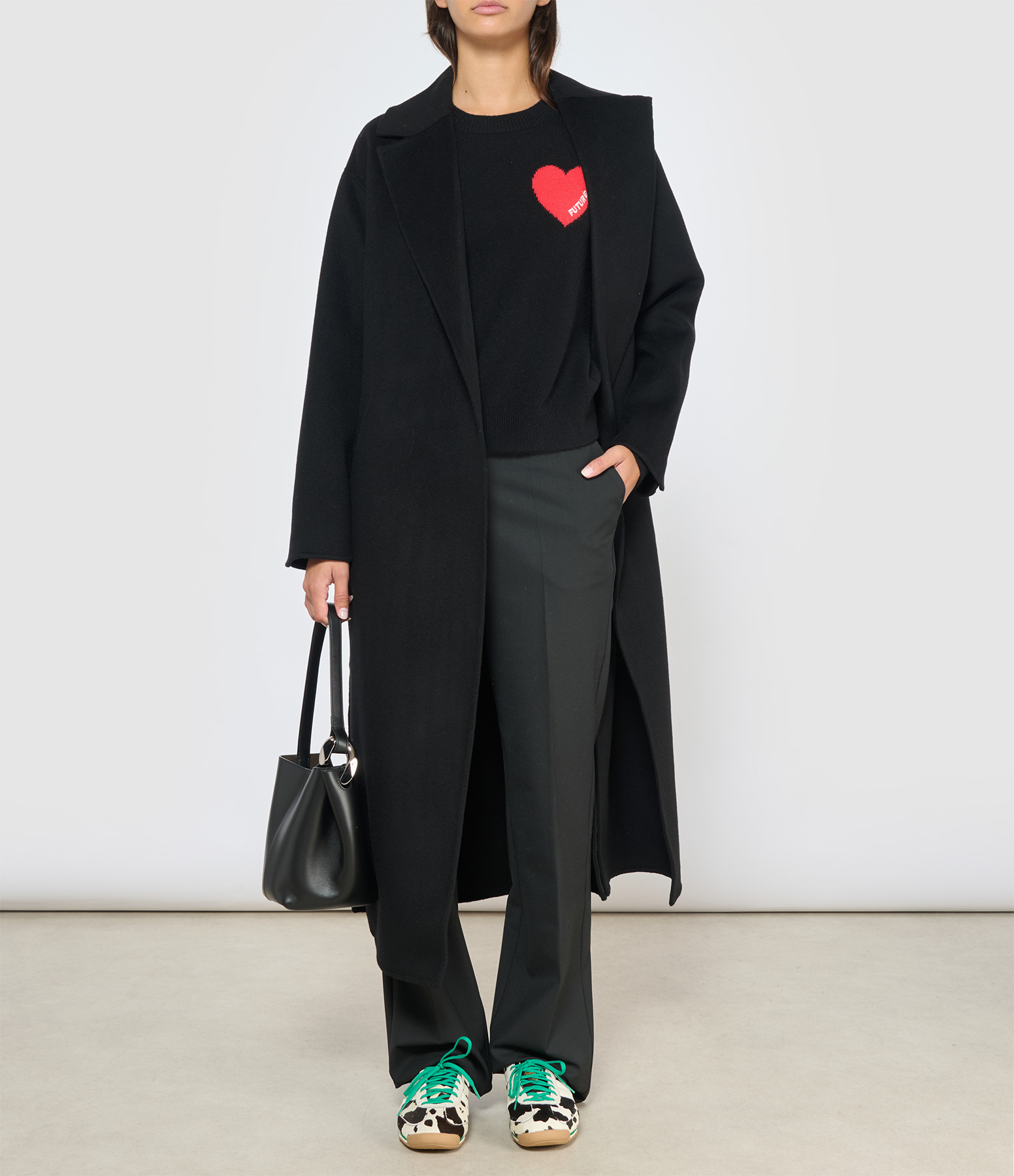 Black Round-Neck Jumper