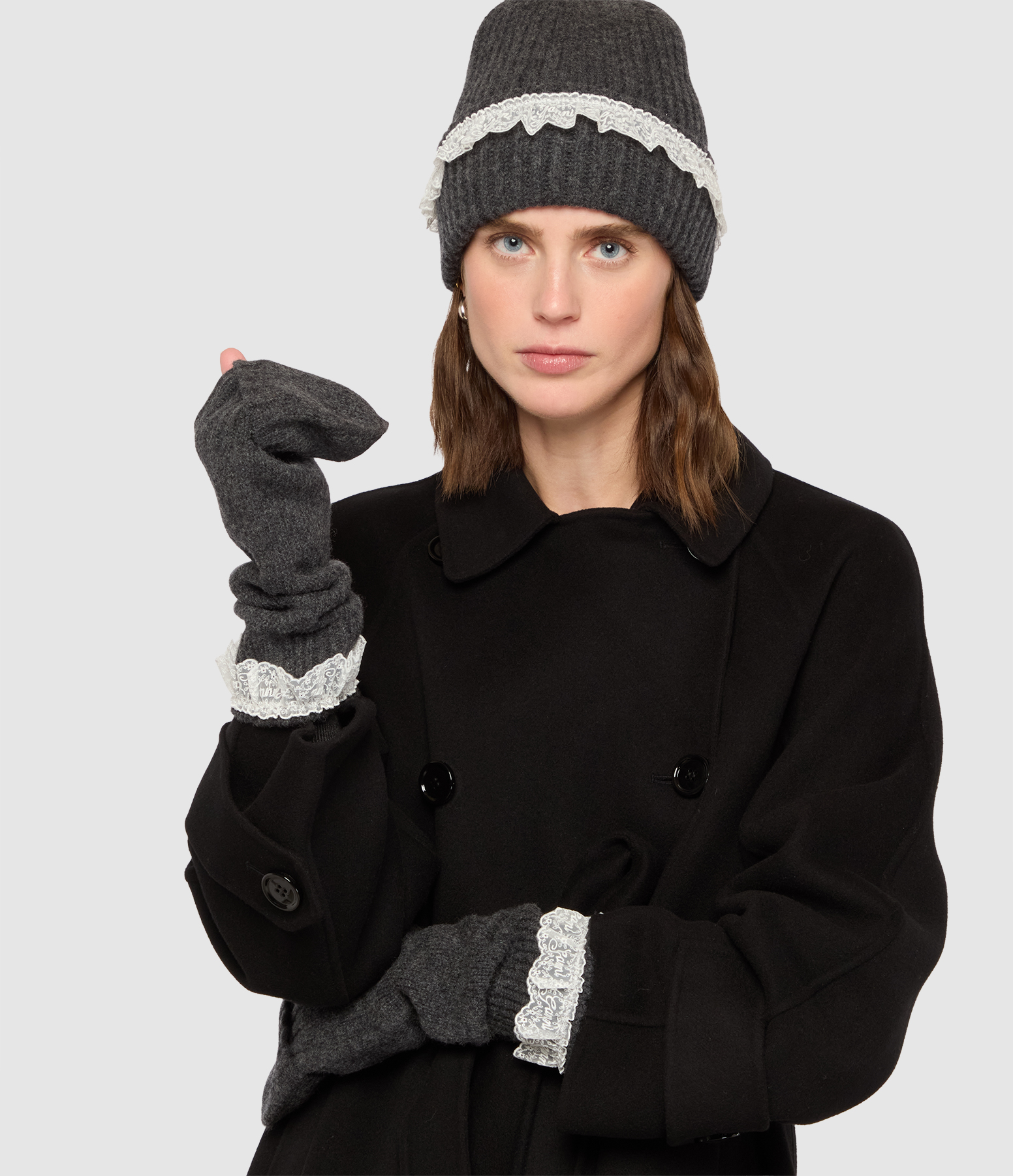 Compact Wool Lace Phantom Mittens
