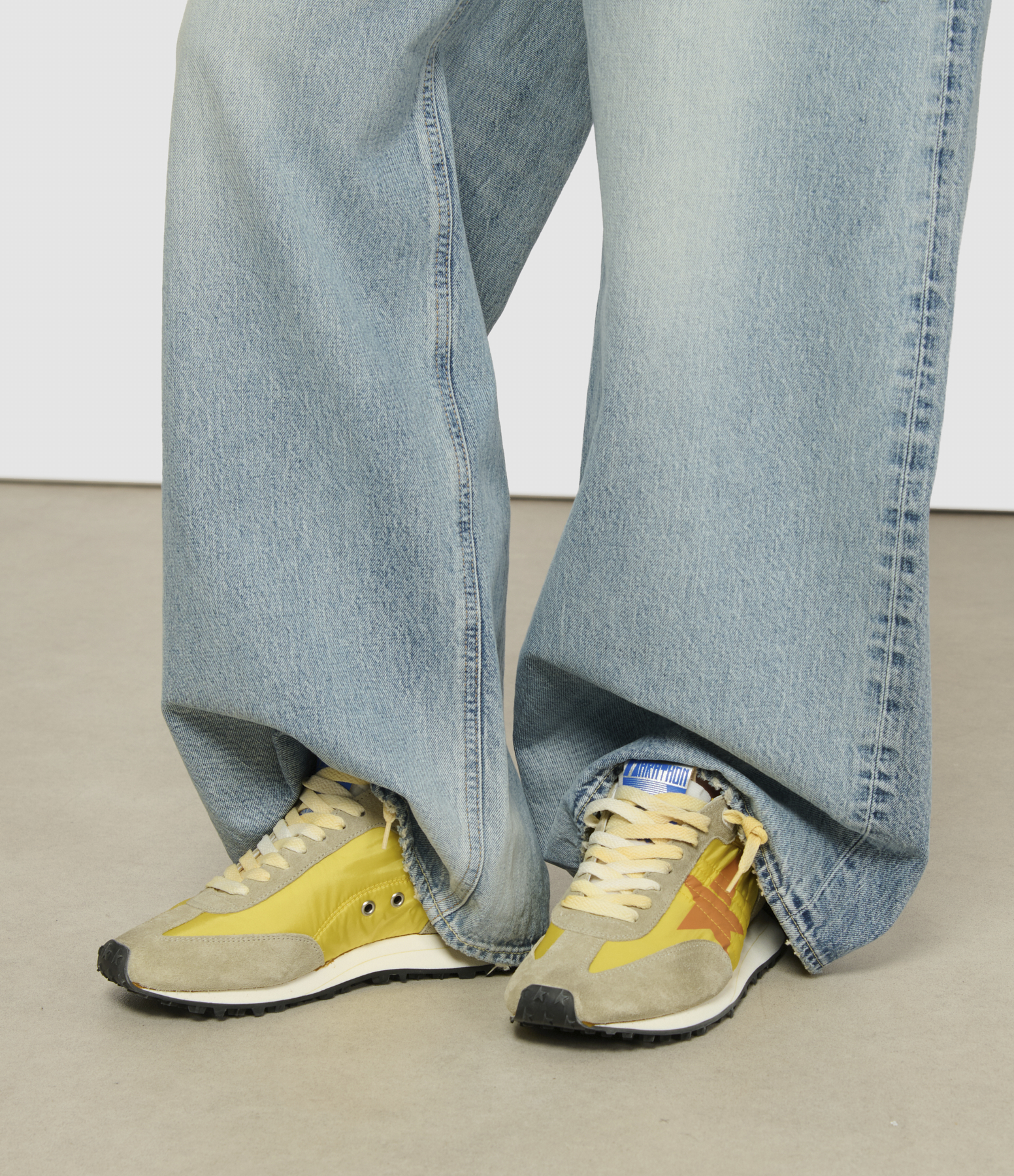 Marathon trainers in yellow, grey and orange