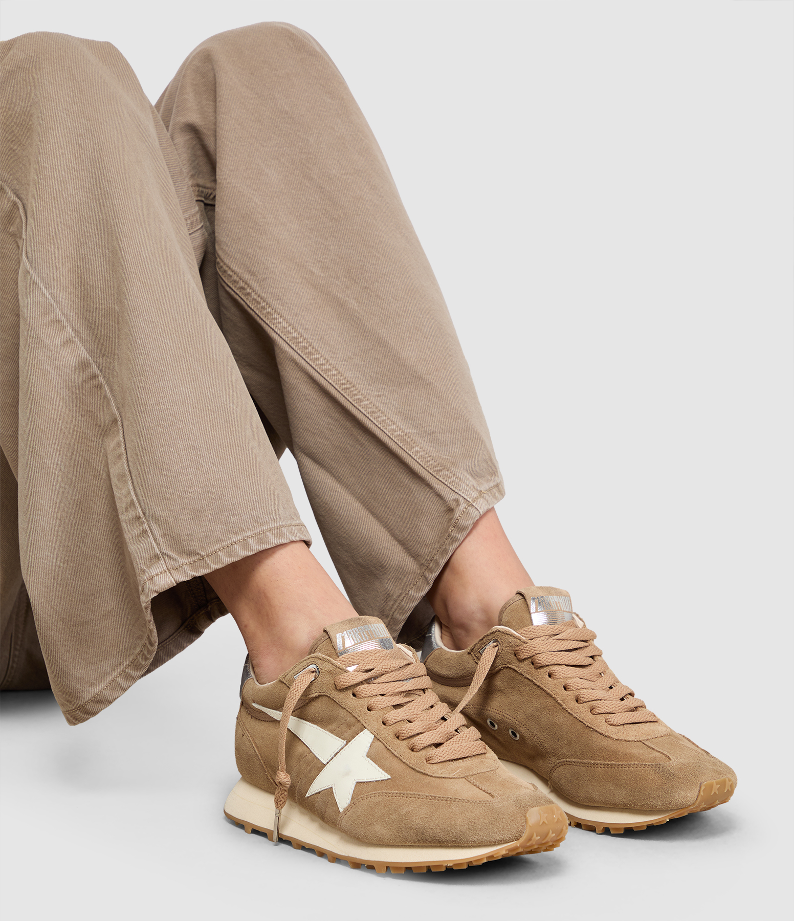 Marathon Tobacco Milk Silver Running Trainers