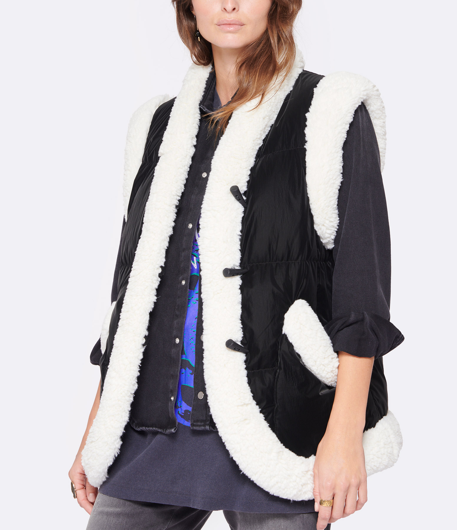 Keptar Sleeveless Faux Fur Jacket – Black and White