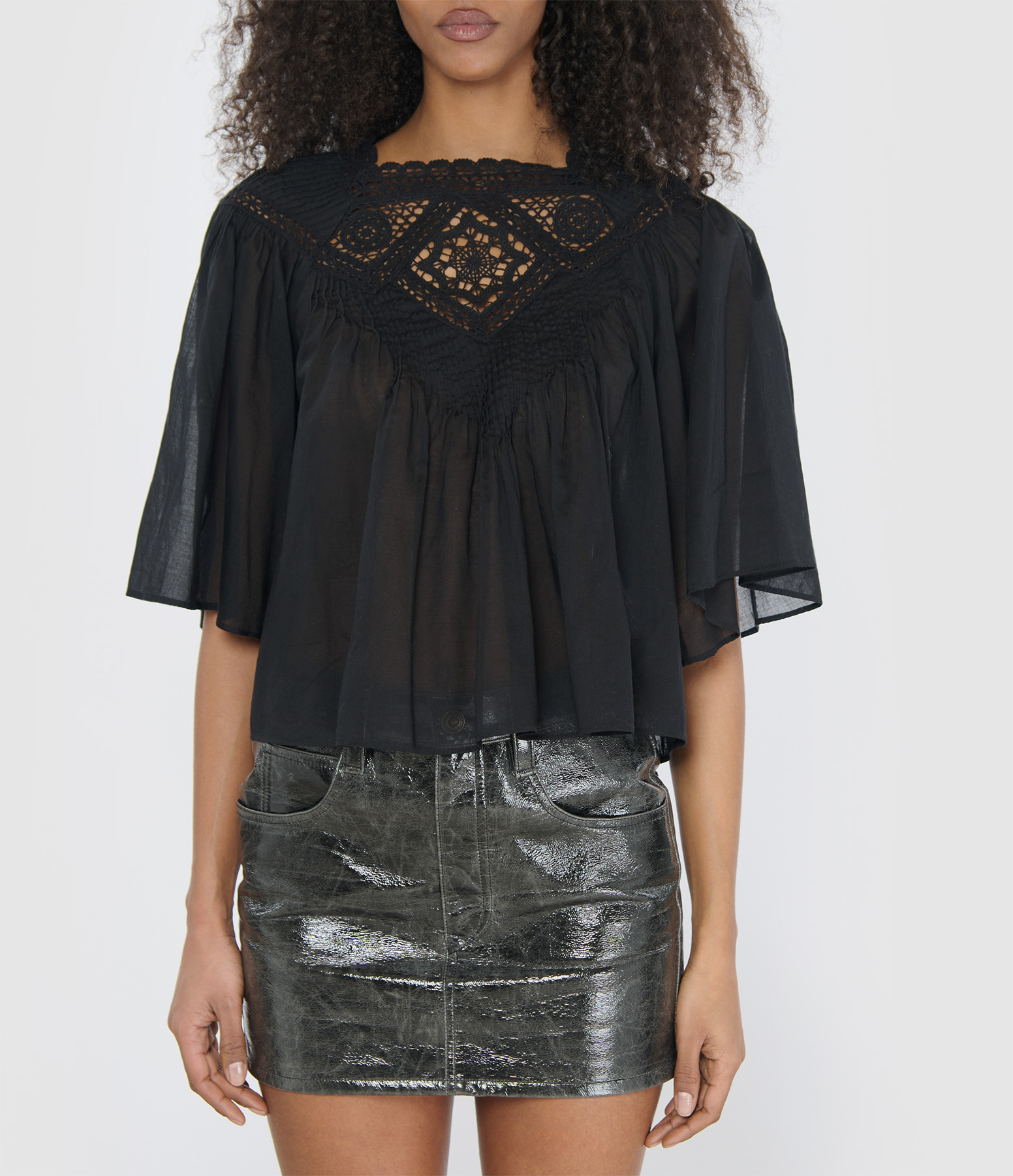 Garia Black Top