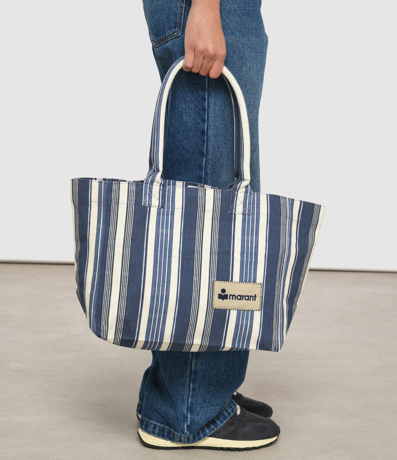 Yenky Zipped Blue Bag