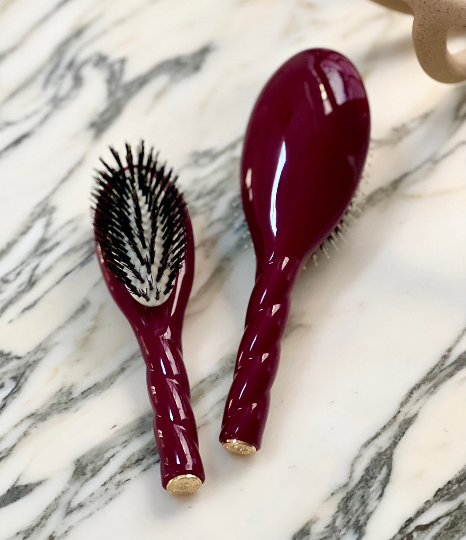 No. 02 The Little Detangling & Conditioning Brush – The Essential Cherry Red