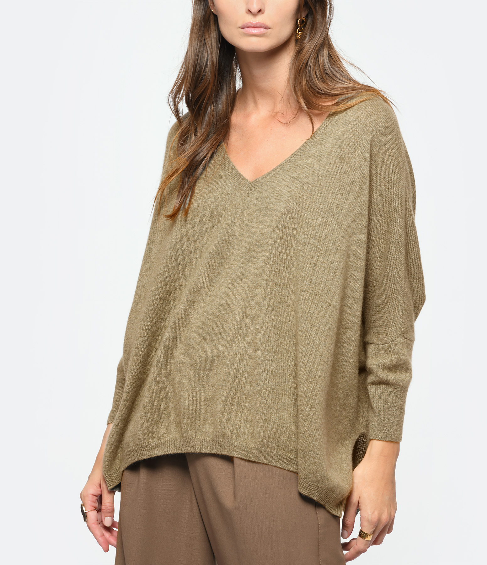 Minie V-neck Cashmere Jumper in Heathered Khaki