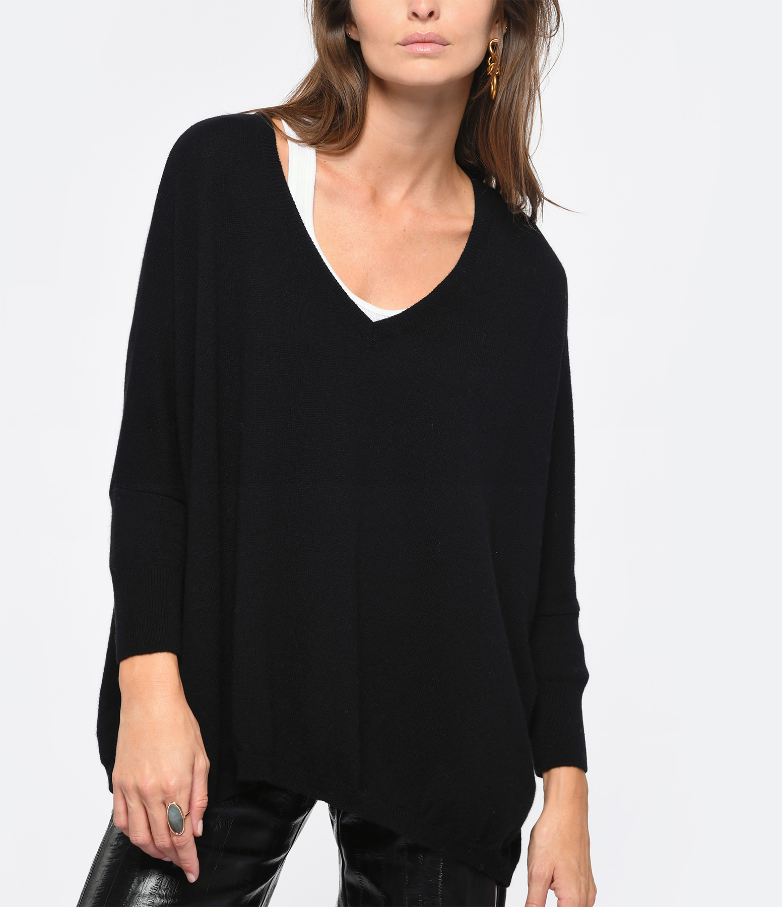 Minie Black Cashmere V-neck Jumper