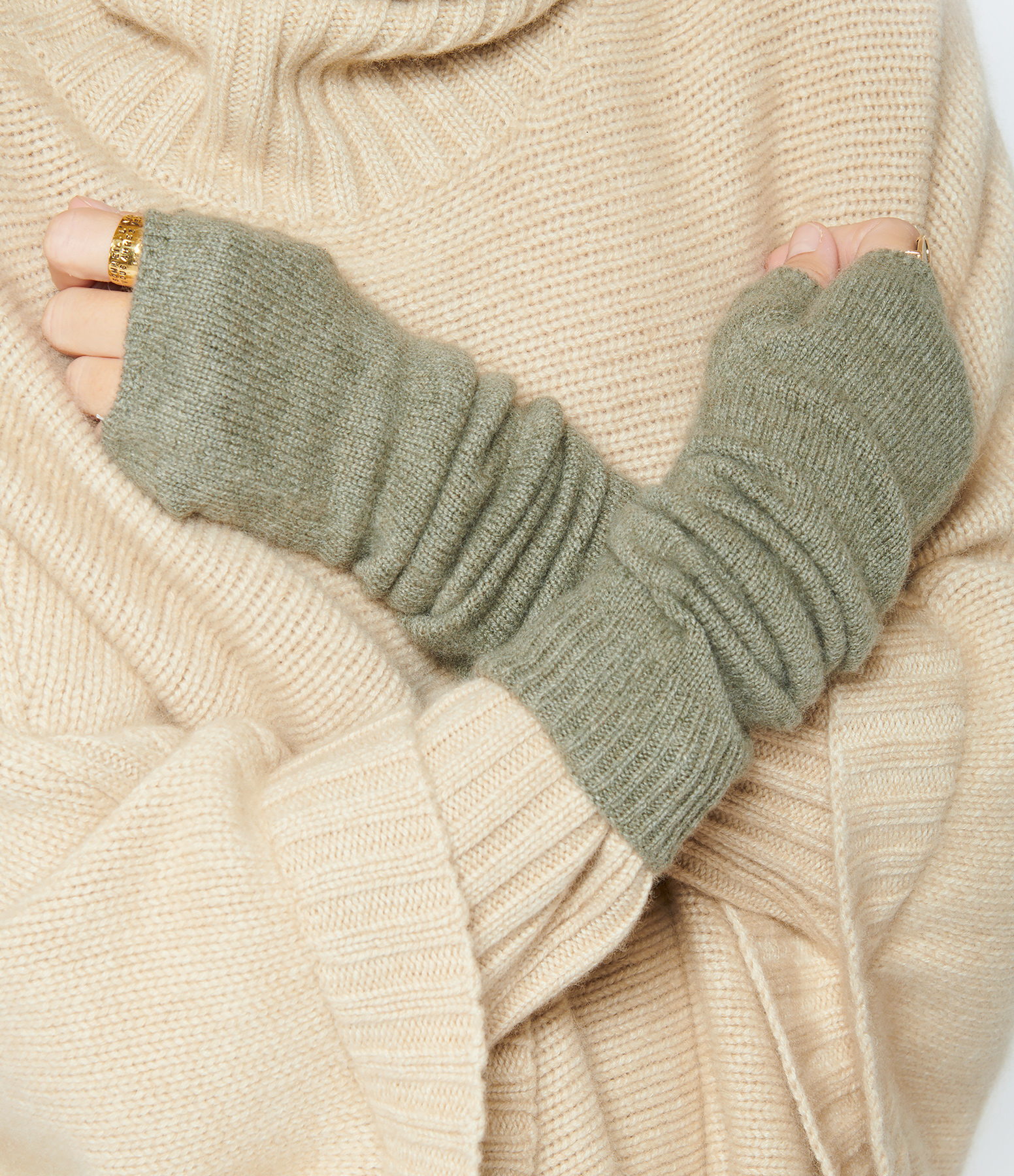 Sochi Cashmere Mittens in Heathered Khaki
