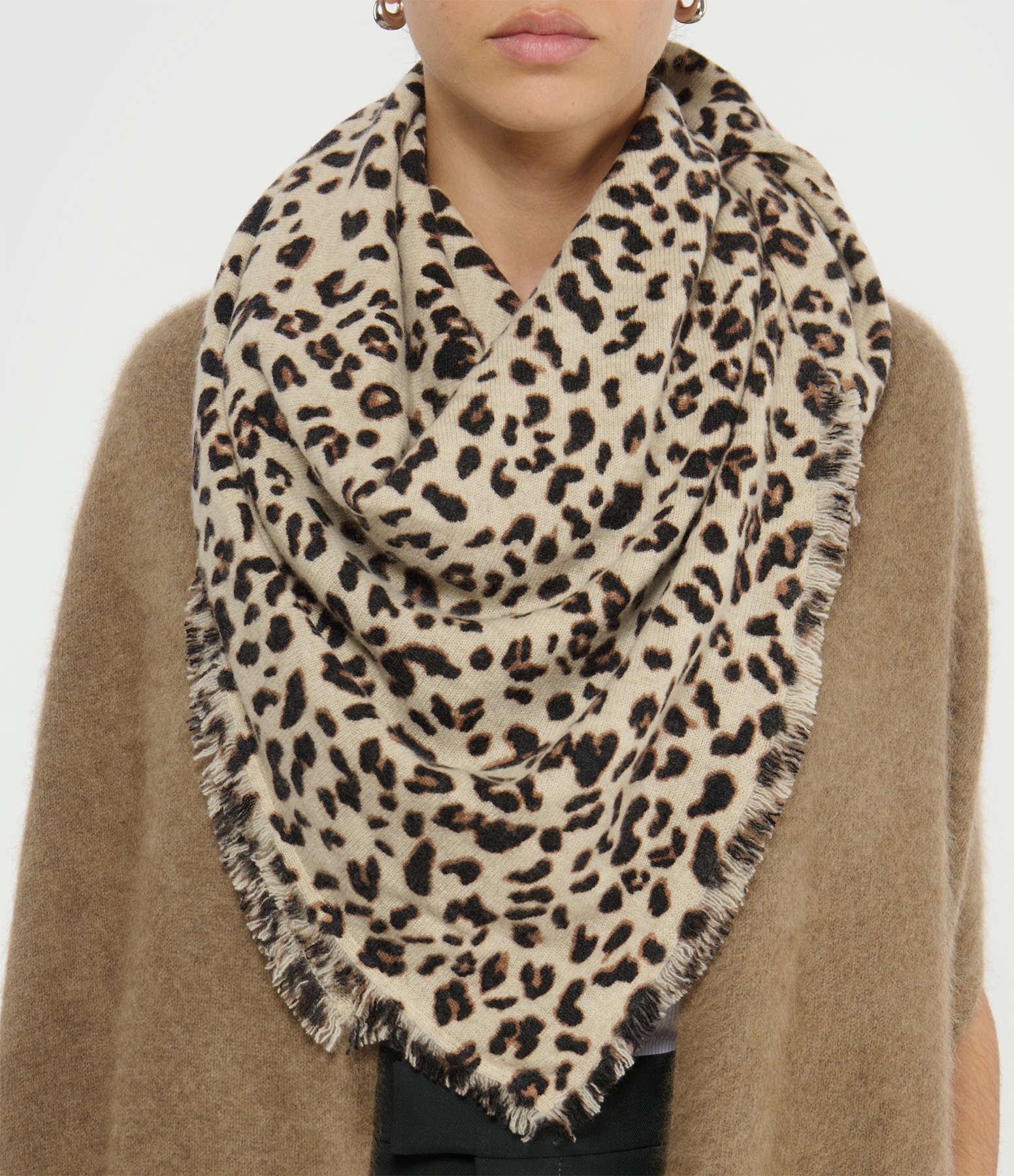 Hachiko Leopard Oat Scarf