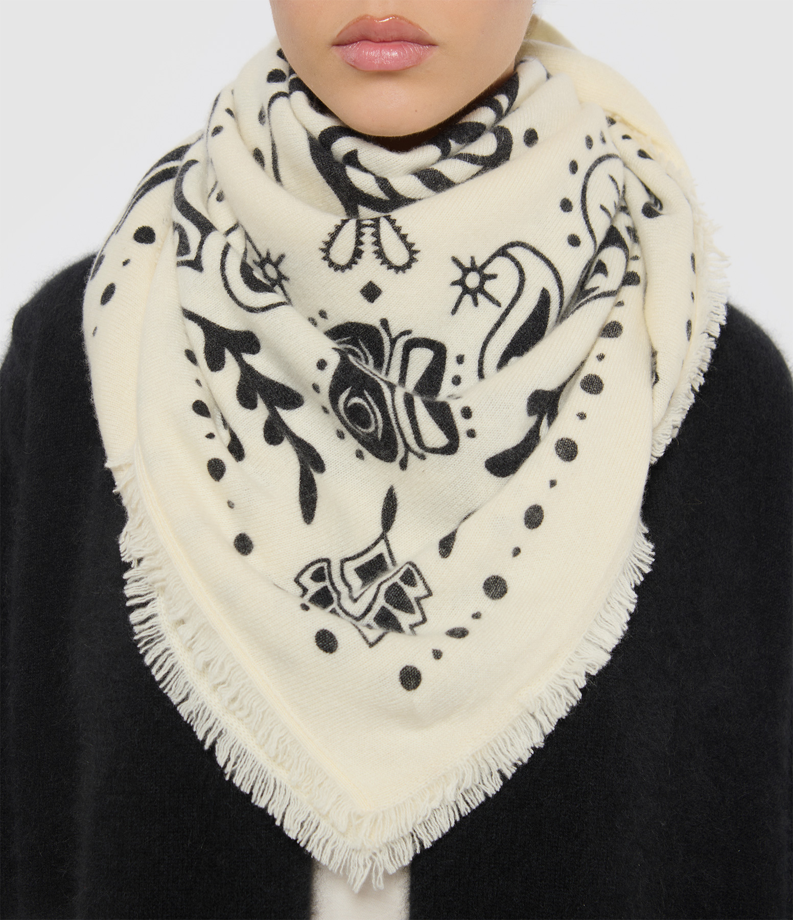 Hachiko Inuit Scarf – White and Black