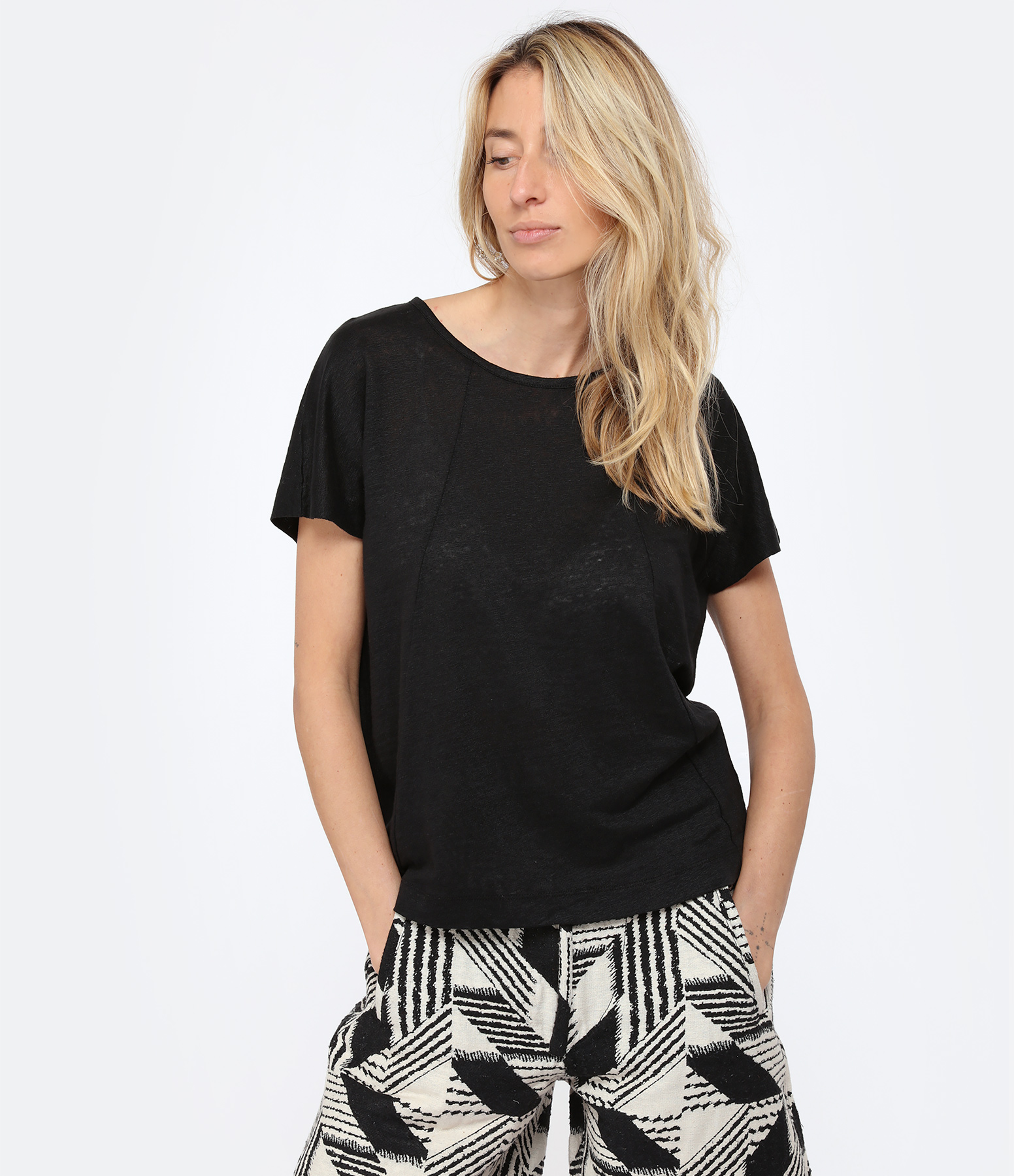 Black Linen Round-Neck T-shirt