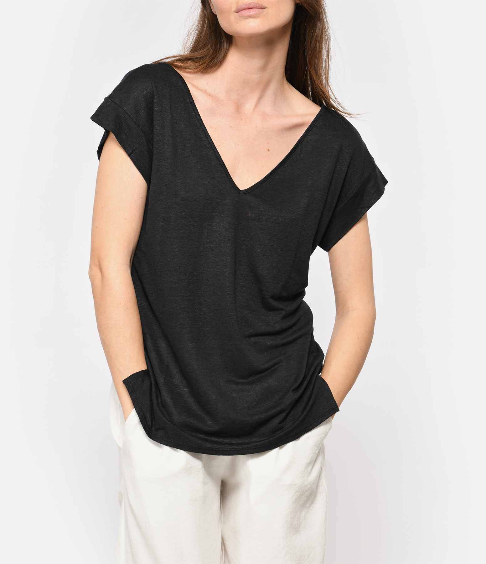 Black Linen V-neck T-shirt with low-cut back