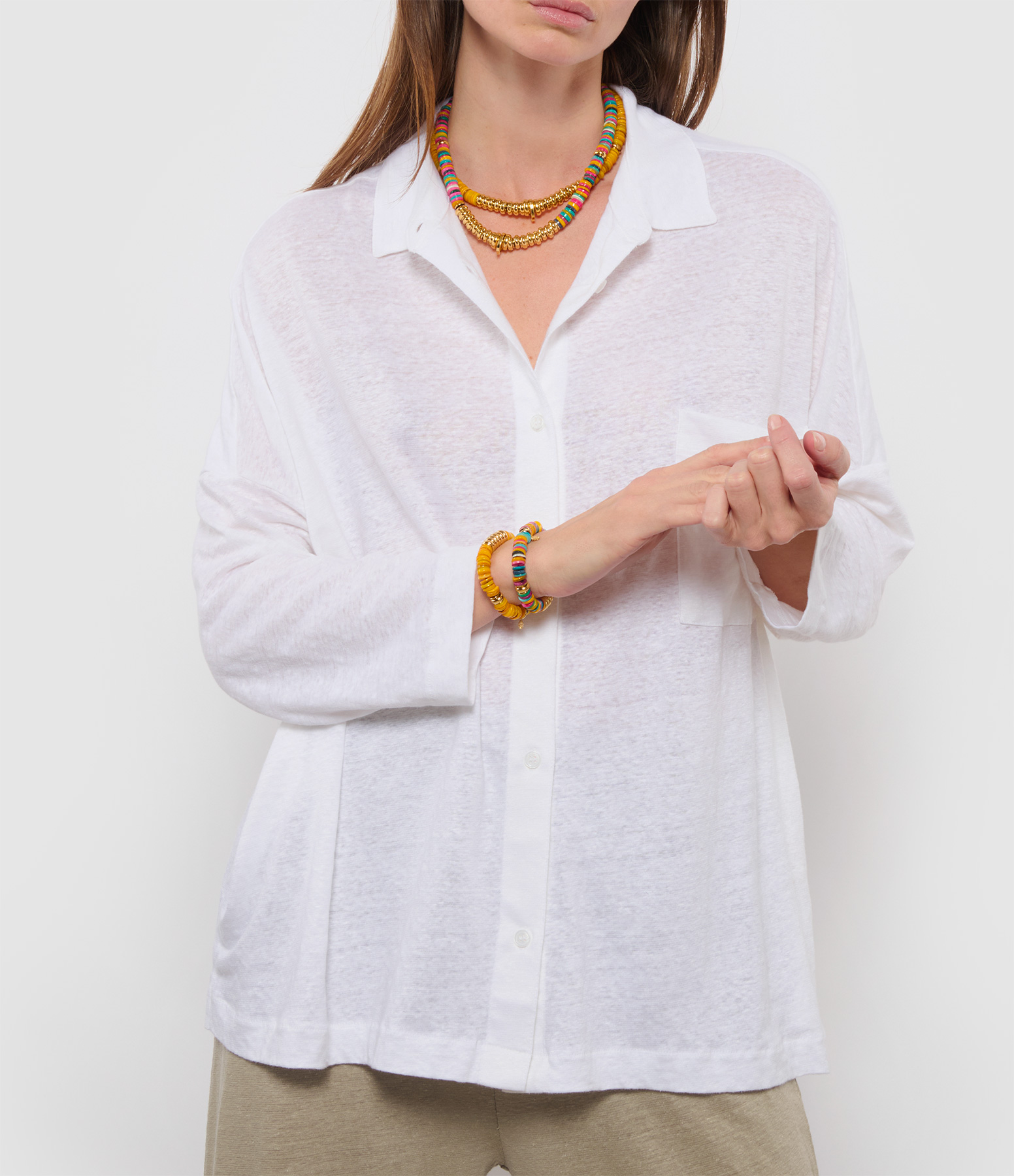 White 3/4-sleeved shirt