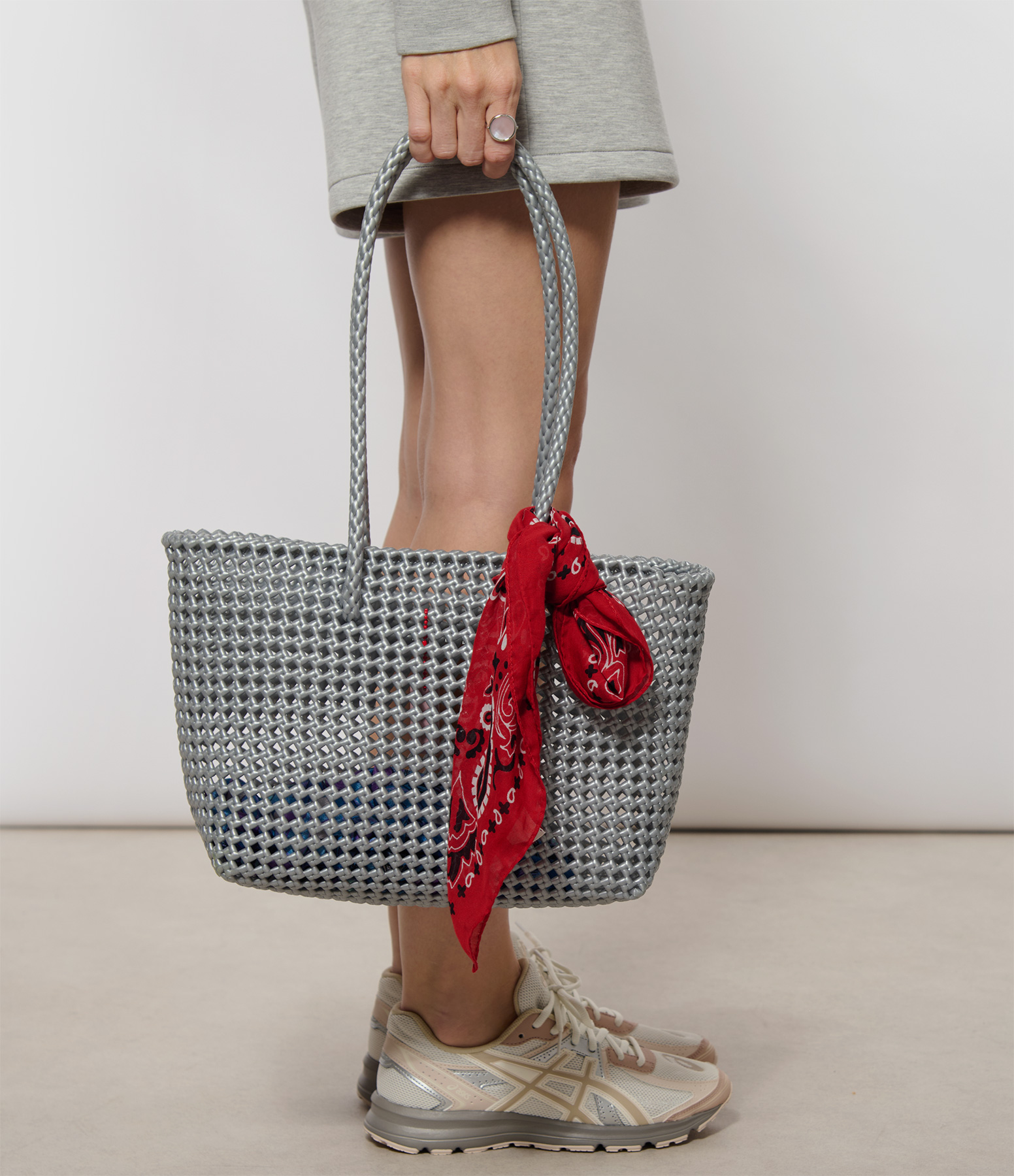 Scoubidou M Bag with Large Handles – Silver
