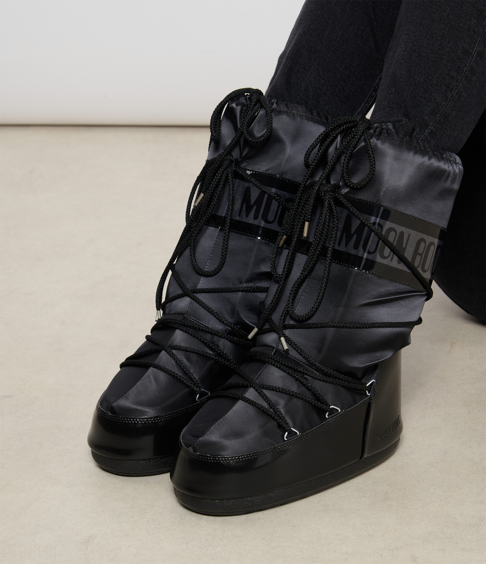 Moon Boot Icon Glance Black
