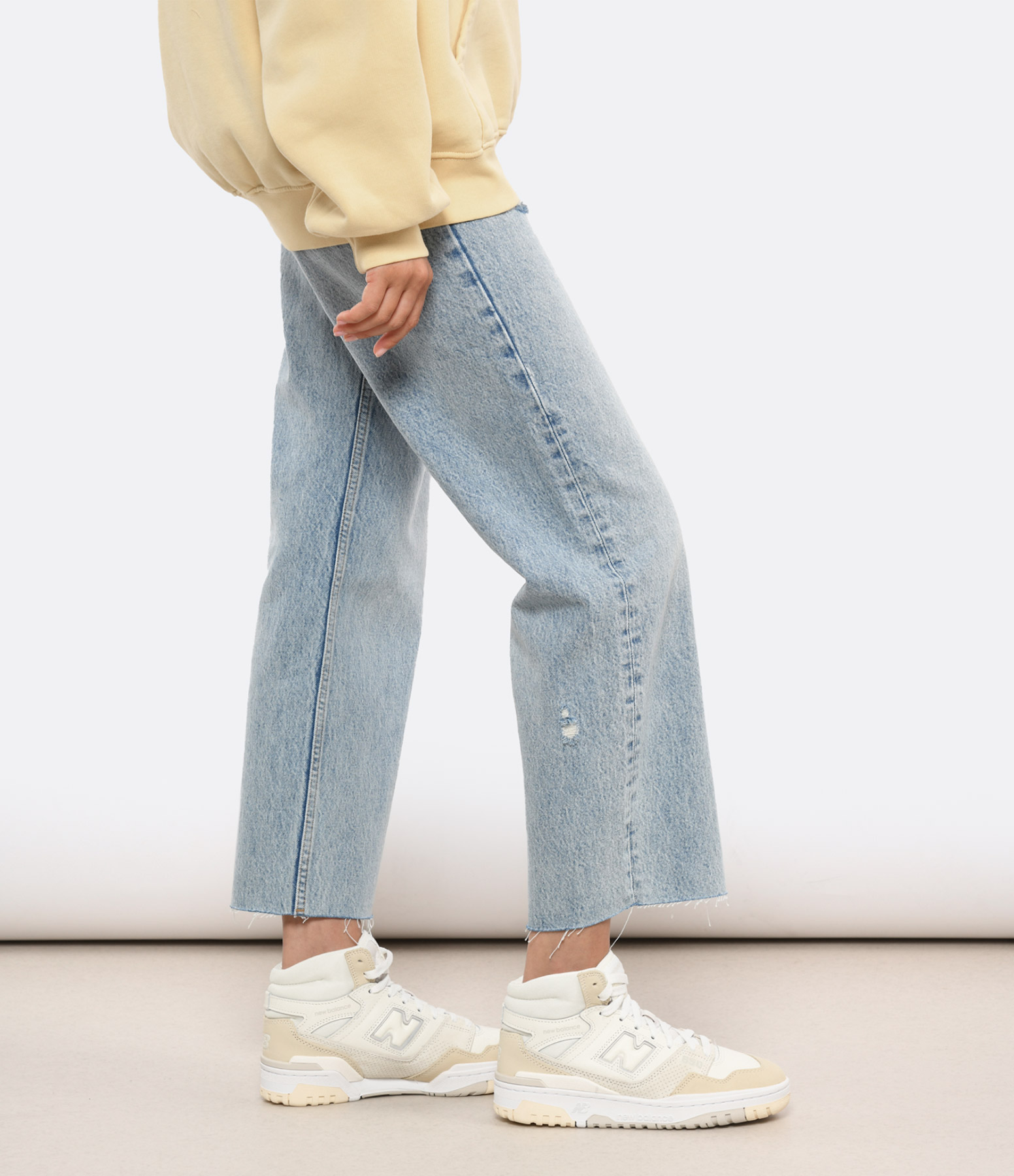 650R Beige Trainers