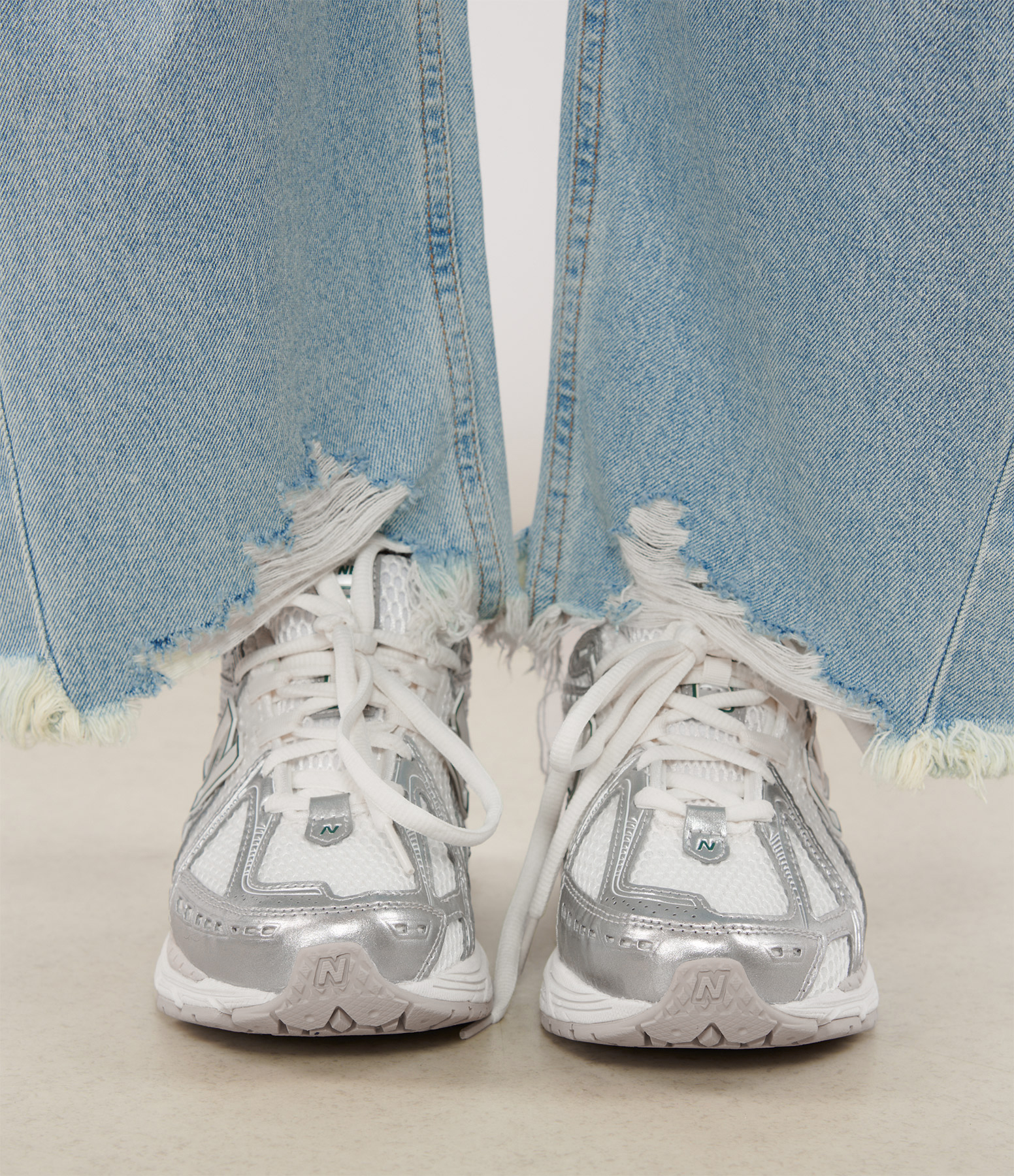 1906R Silver Metallic trainers