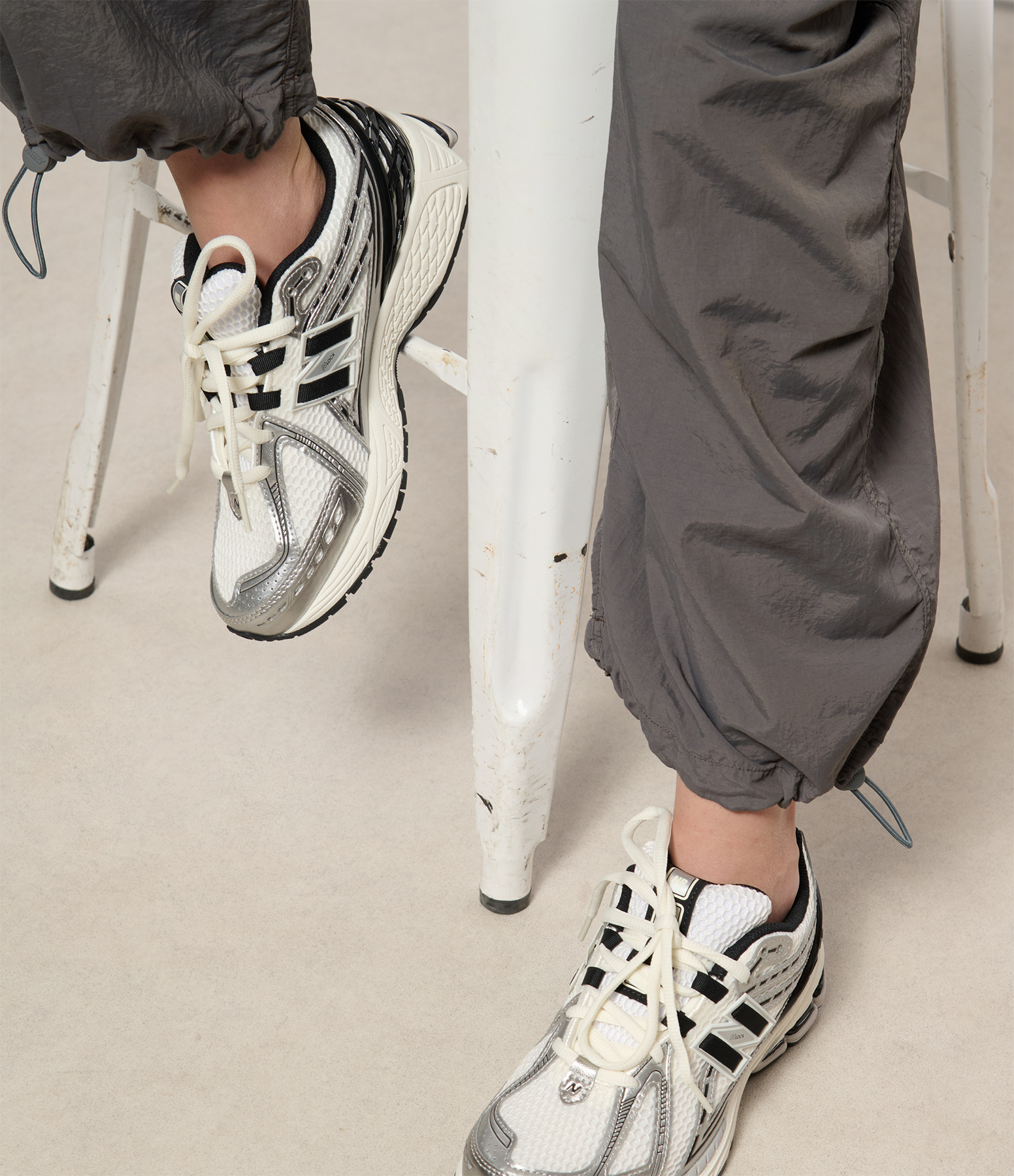 1906R Silver Metallic trainers