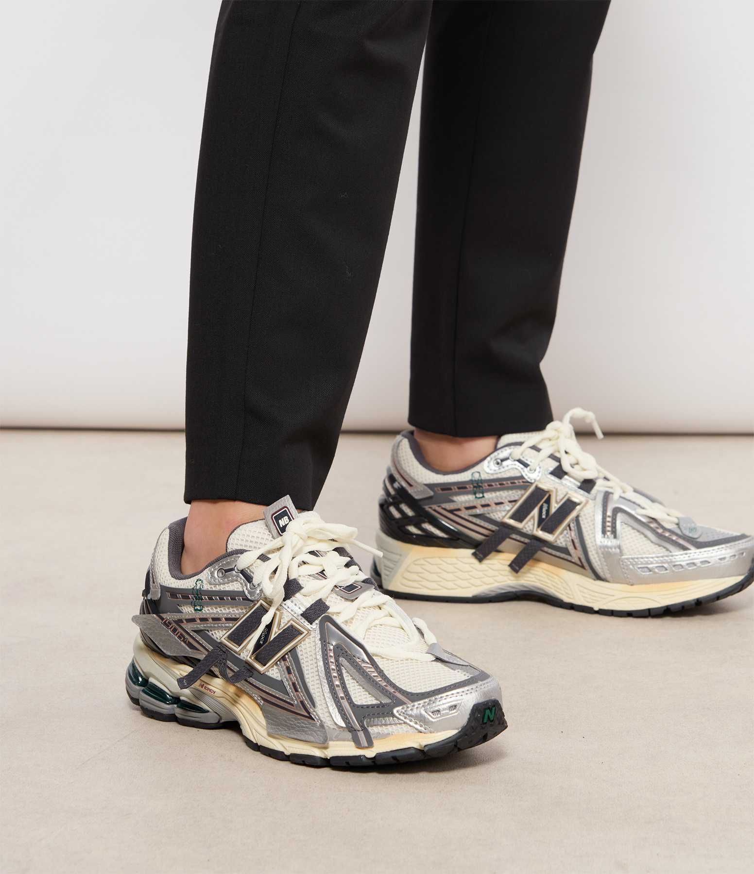1906 Silver Metallic trainers