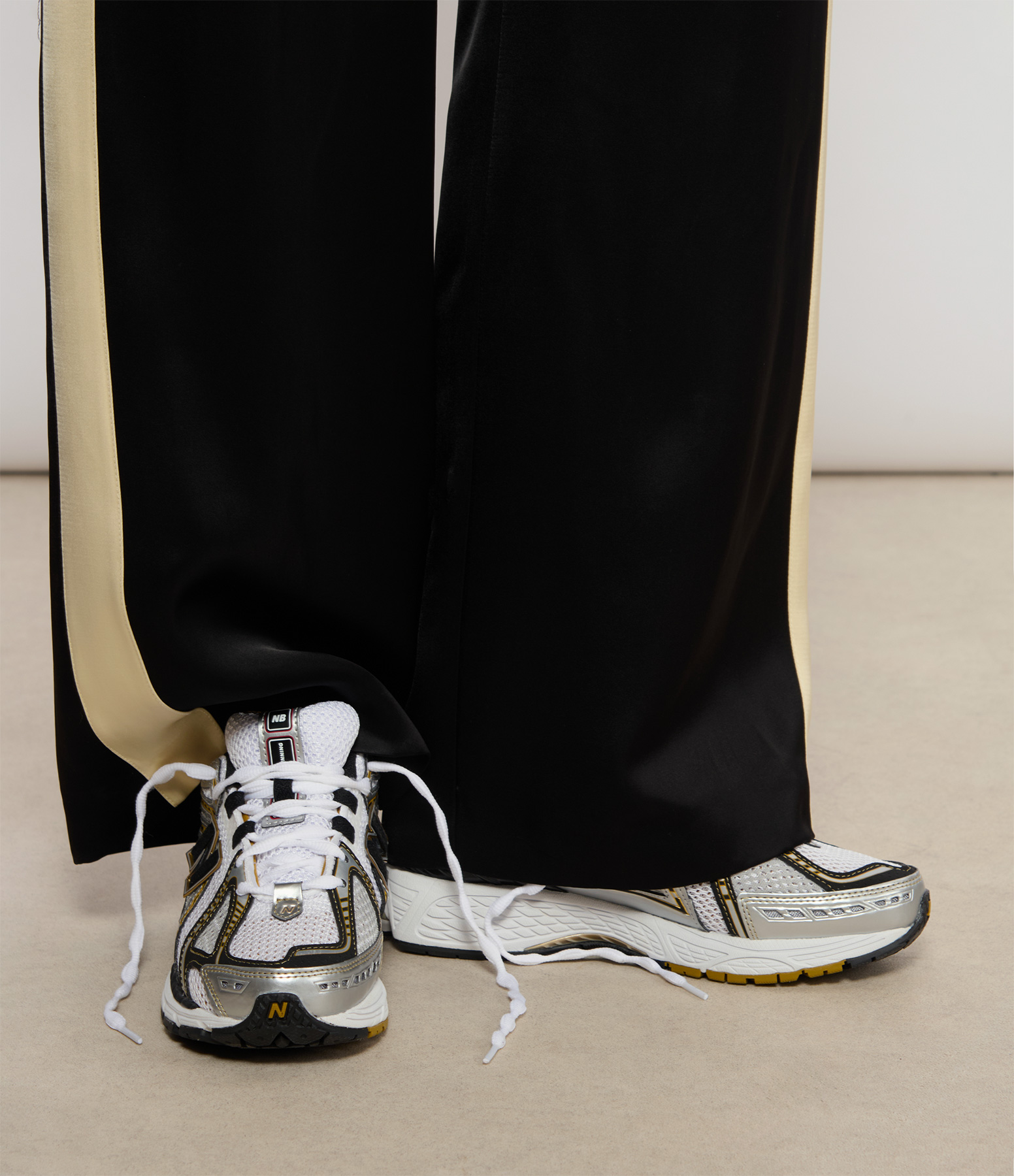 1906R Metallic Silver Trainers