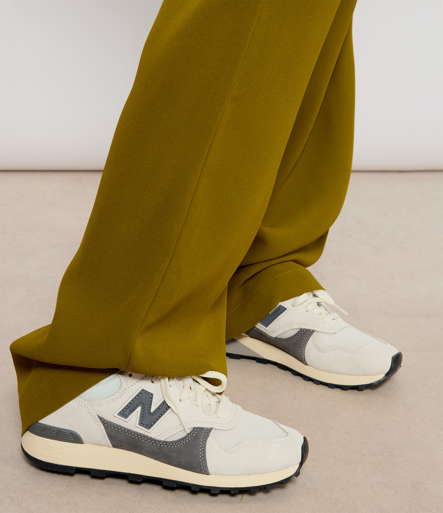 475 Sea Salt Leather Trainers