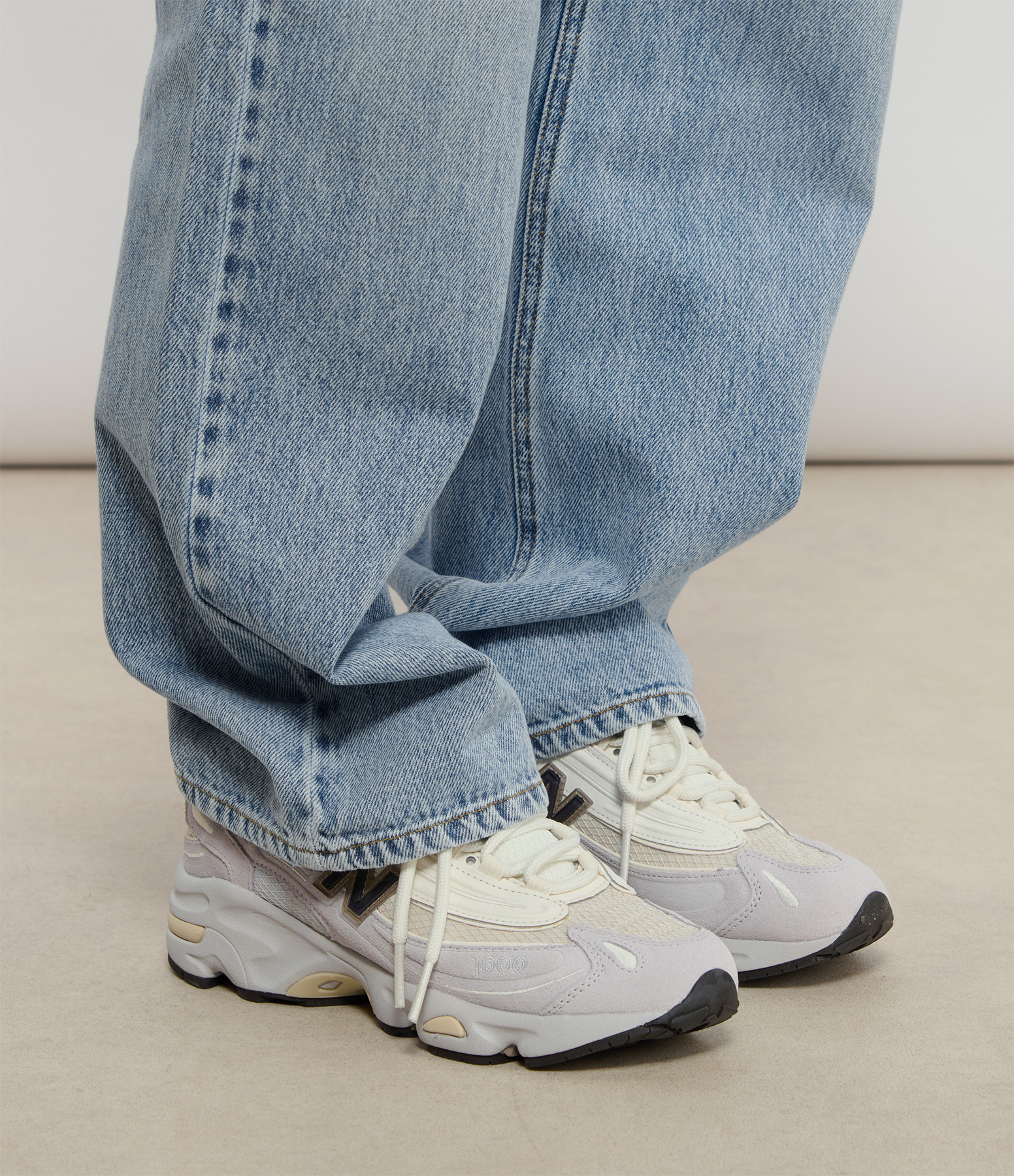 1000 Pearl Grey trainers