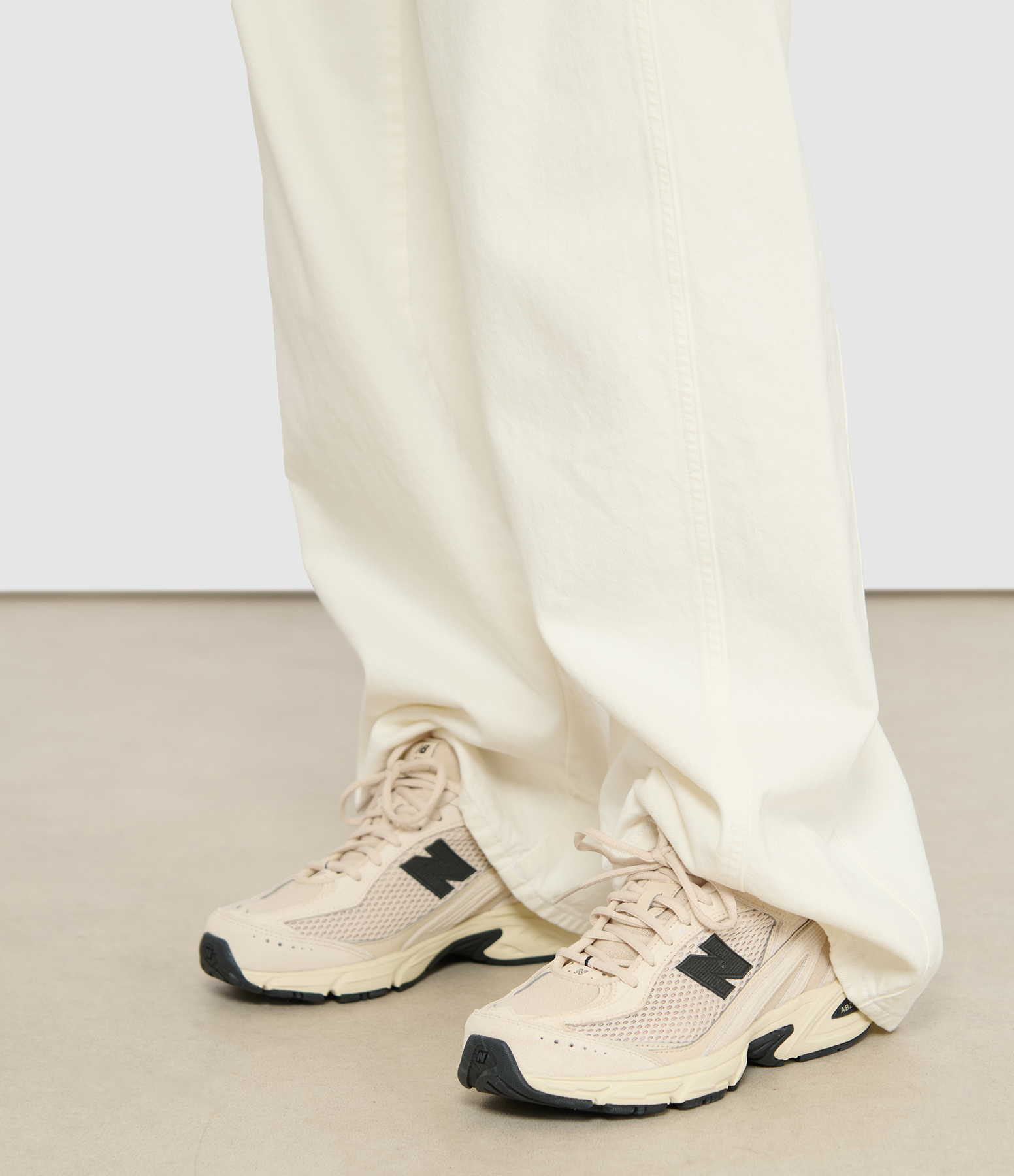 509 Bisque trainers