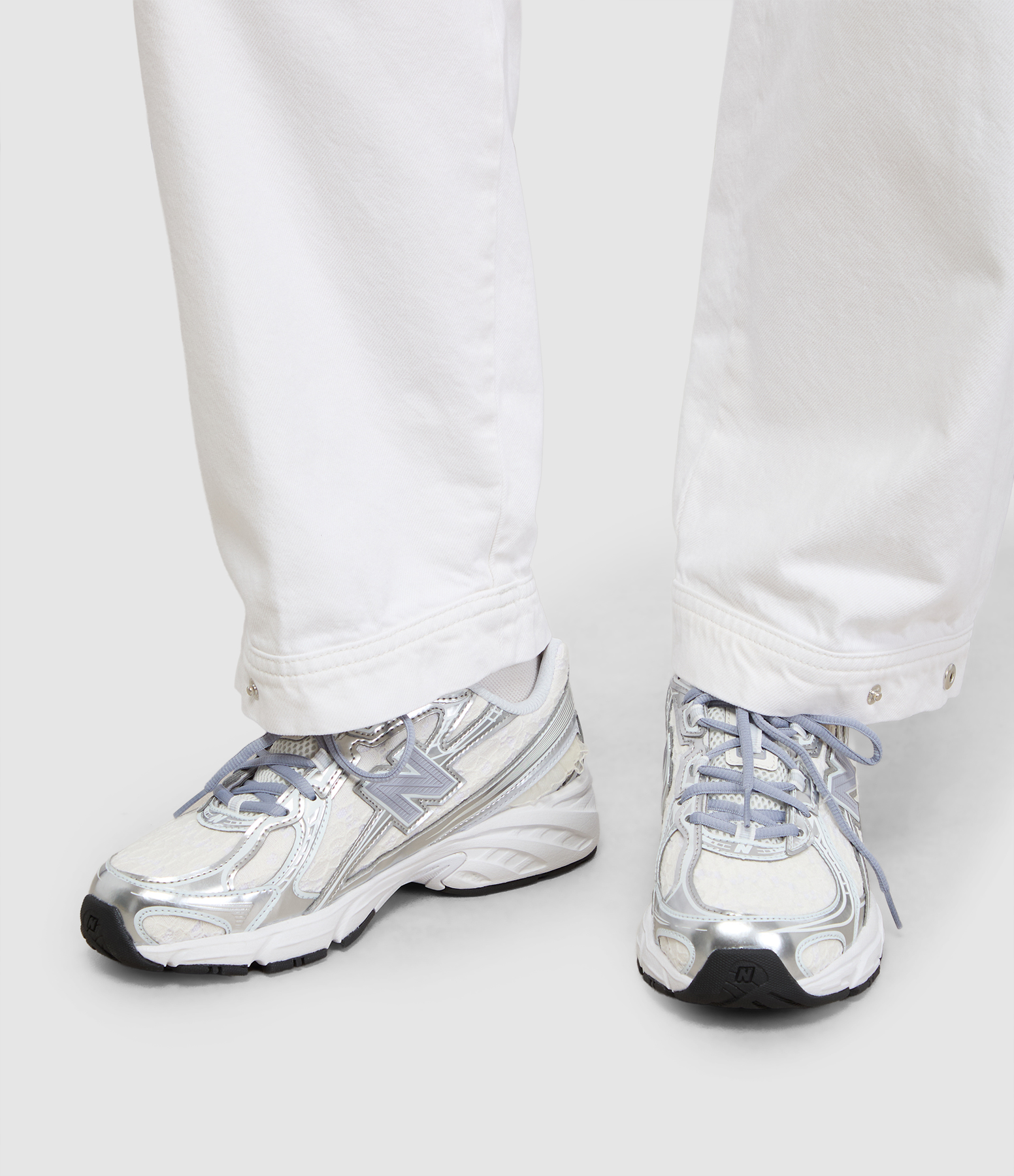 740 Linen trainers