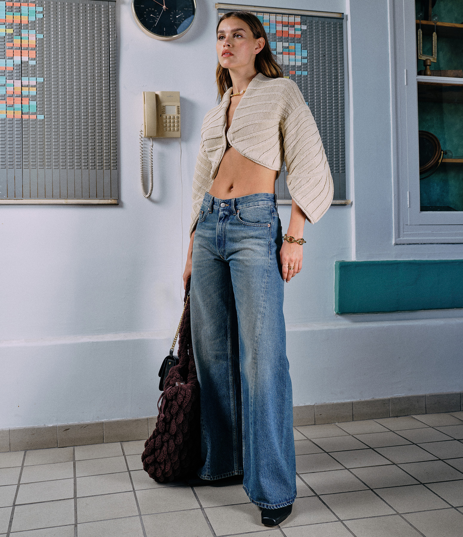 High-waisted jeans in faded blue