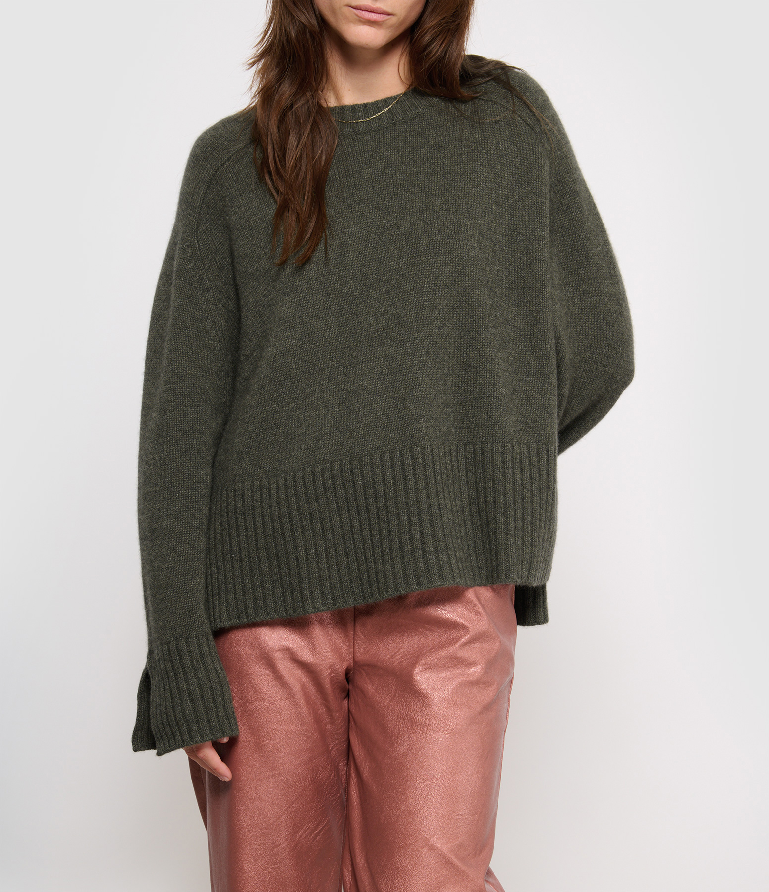 Xenia Round-Neck Cashmere Jumper in Ash