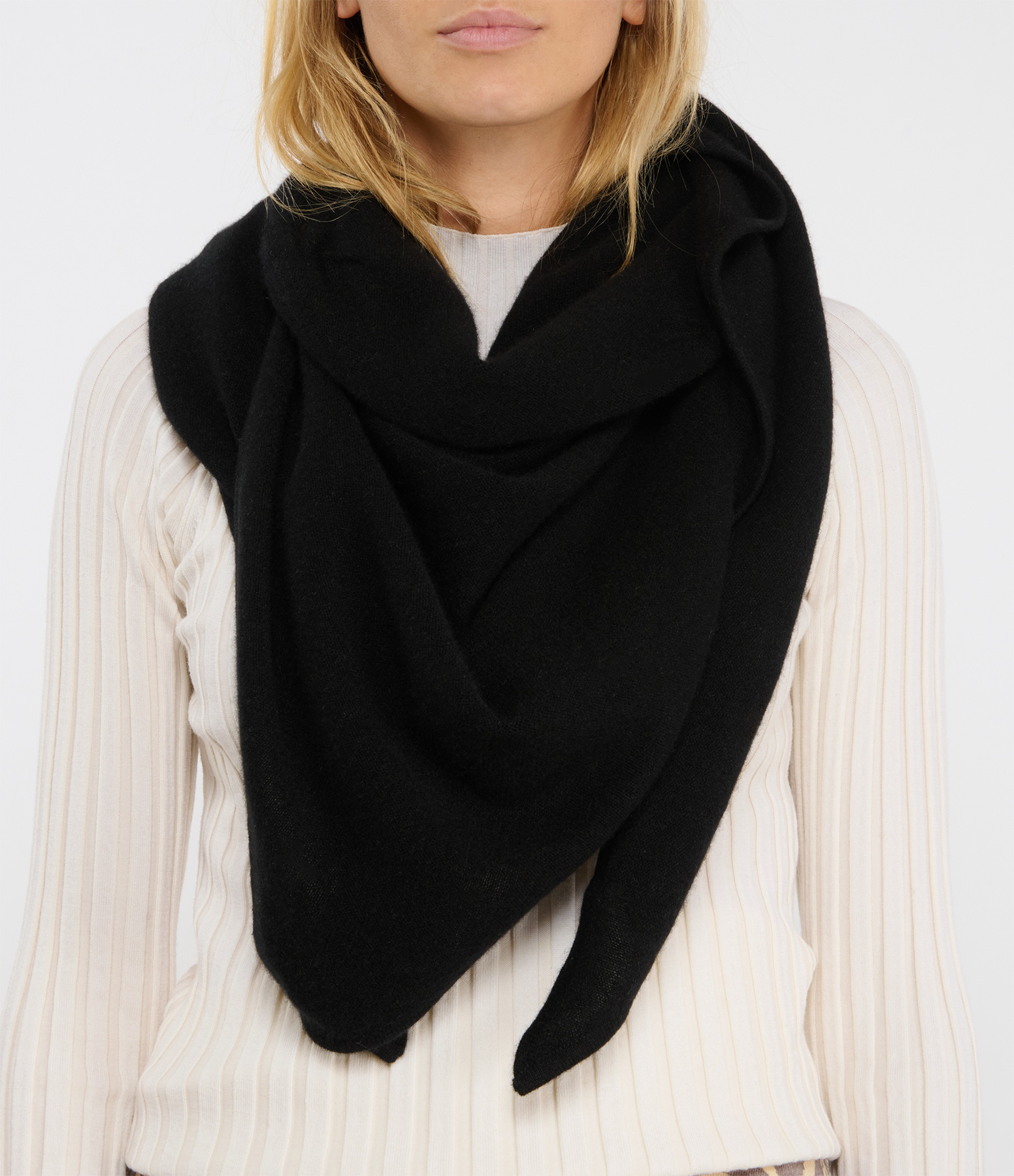 Eléonore Black Cashmere Triangle Scarf