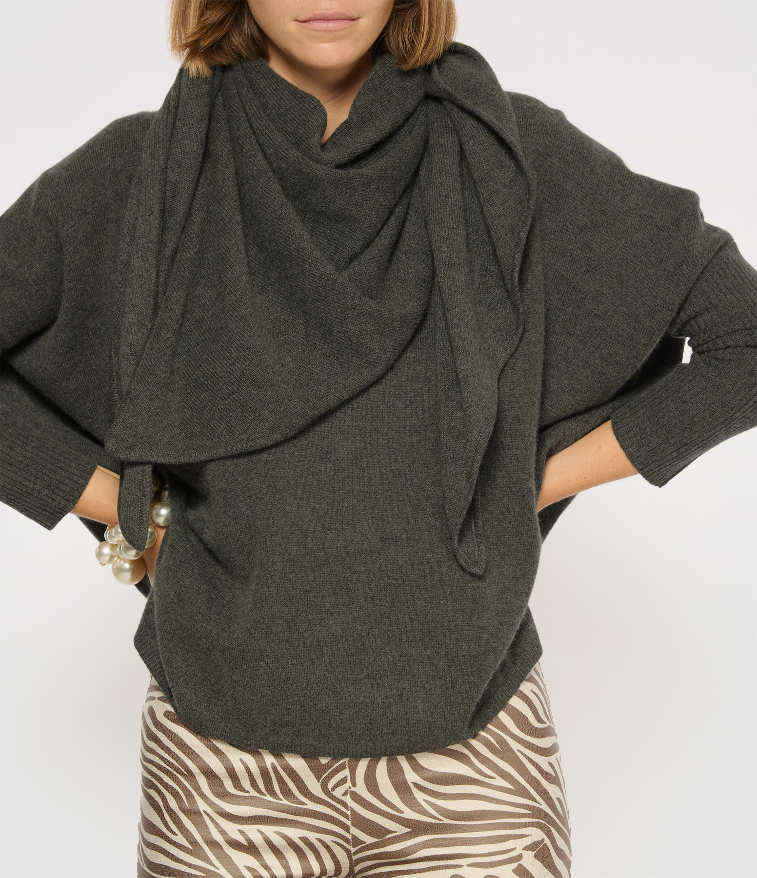 Eléonore Ash Cashmere Triangle Scarf