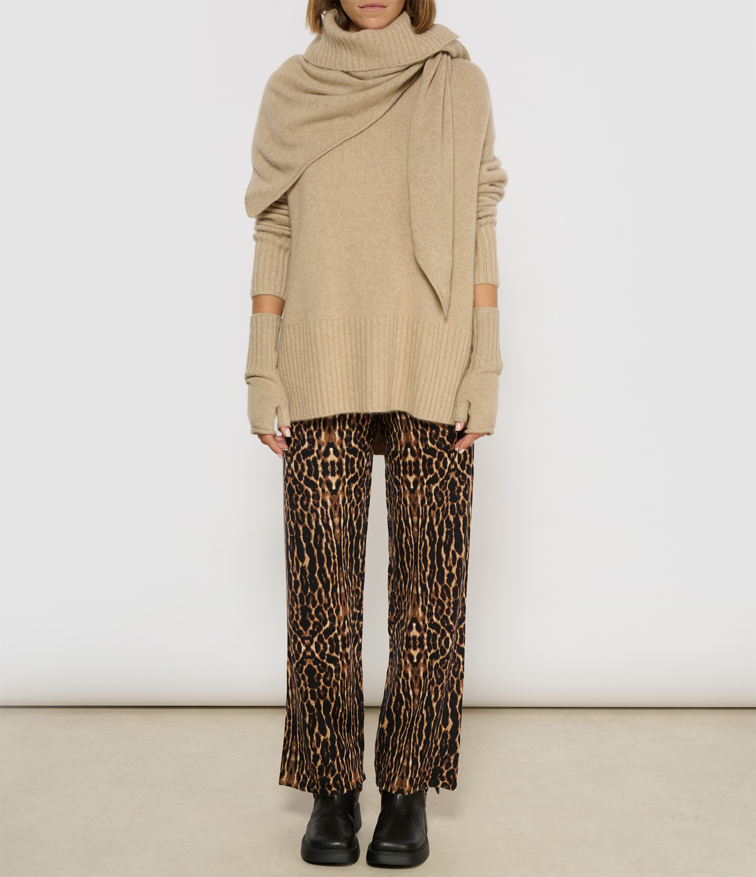 Eléonore Sandstone Cashmere Triangular Scarf