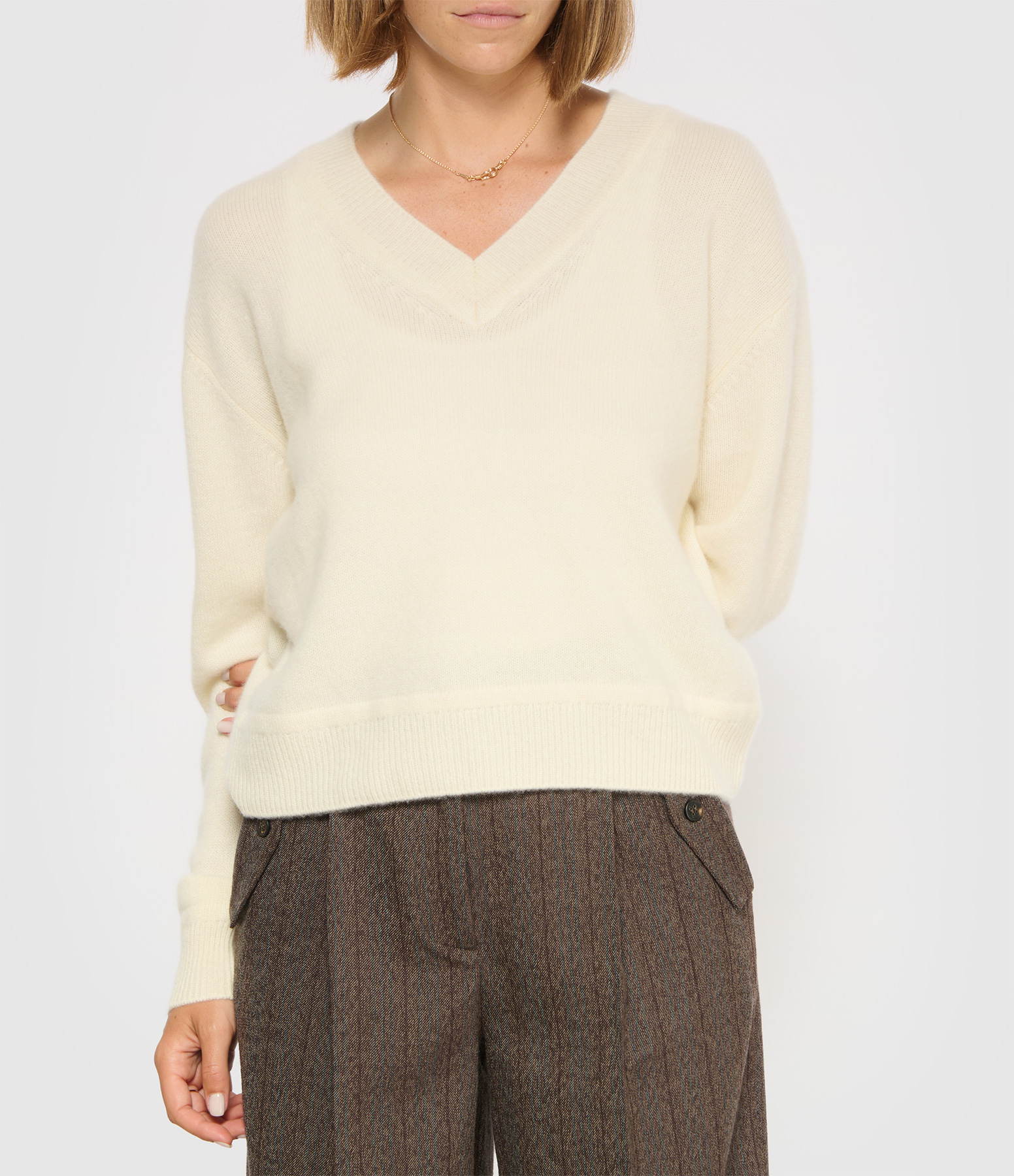 Themis V-neck Cashmere Jumper in Ecru