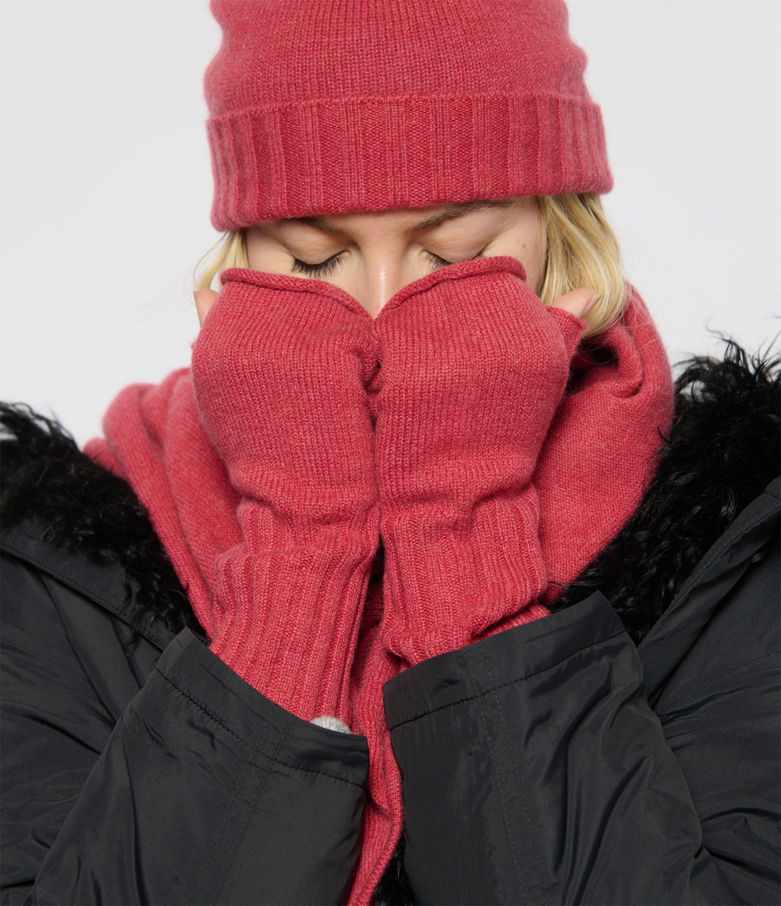 Alexine Garnet Cashmere Mittens