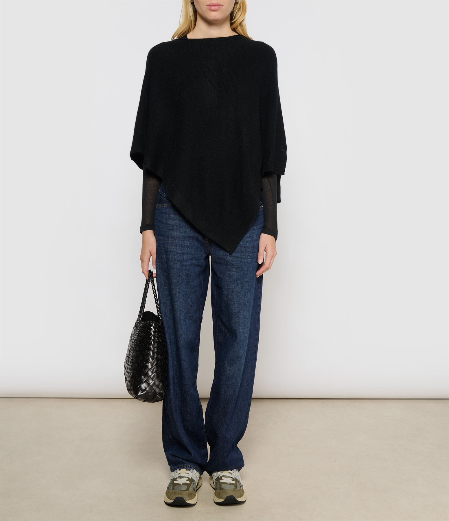 Black Cashmere Cape Auguste