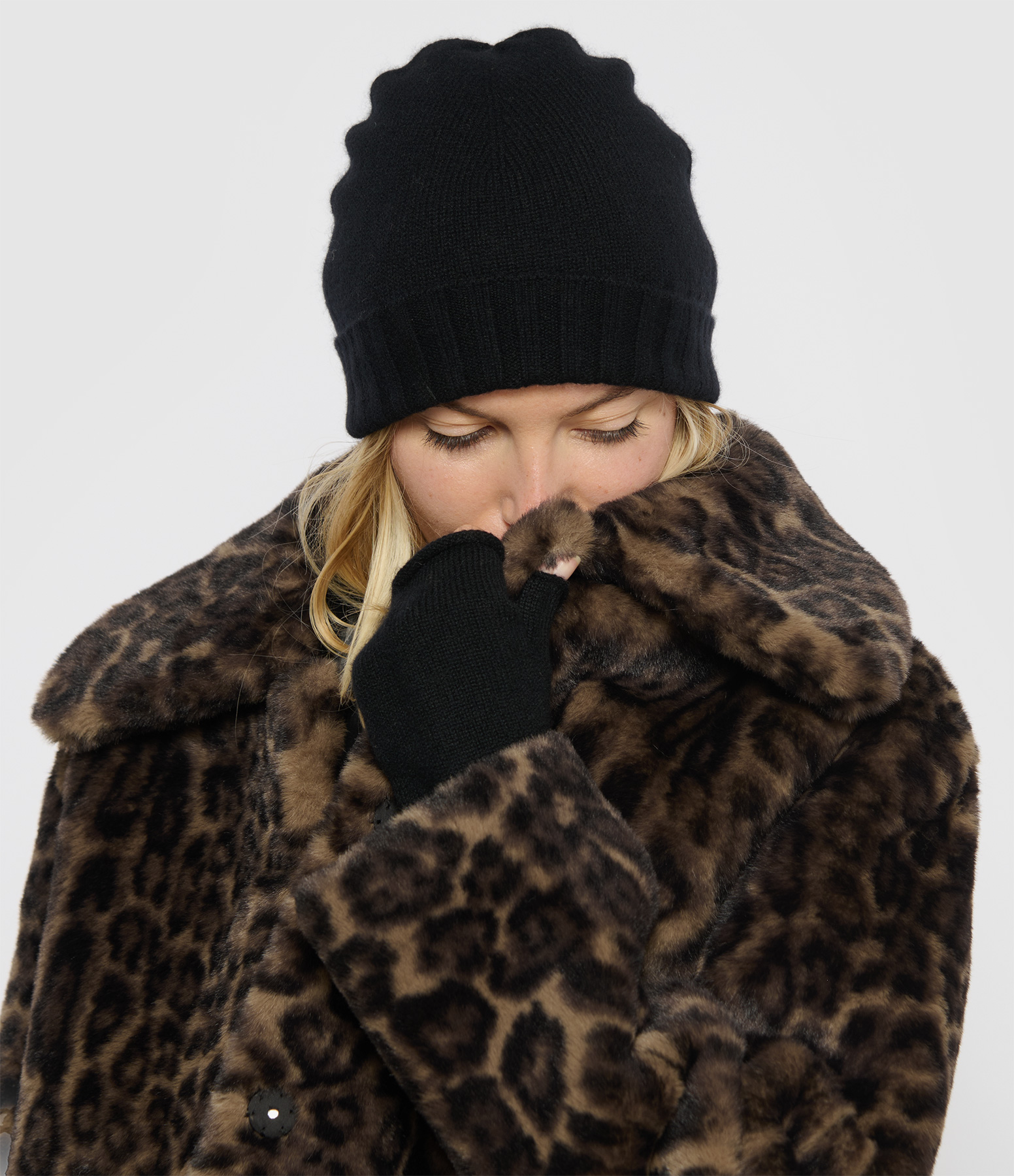 Ines Black Cashmere Beanie