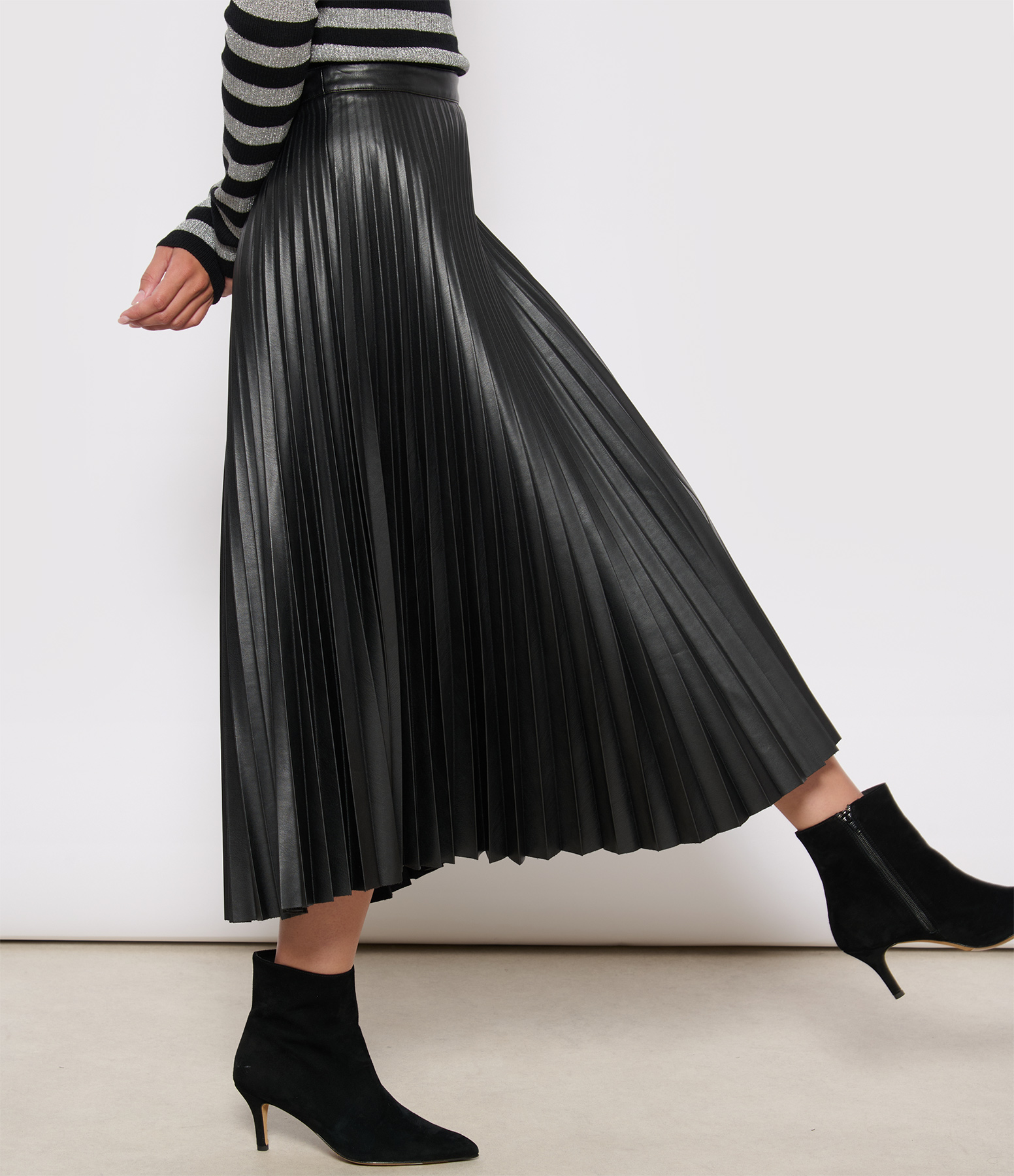Daphne Black Skirt