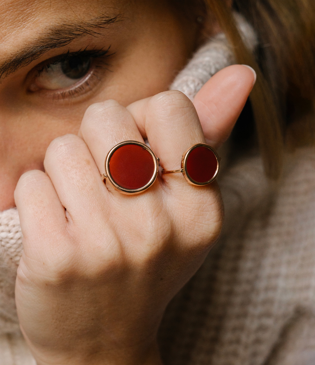 Baby Disc Ring in Red Agate and Rose Gold