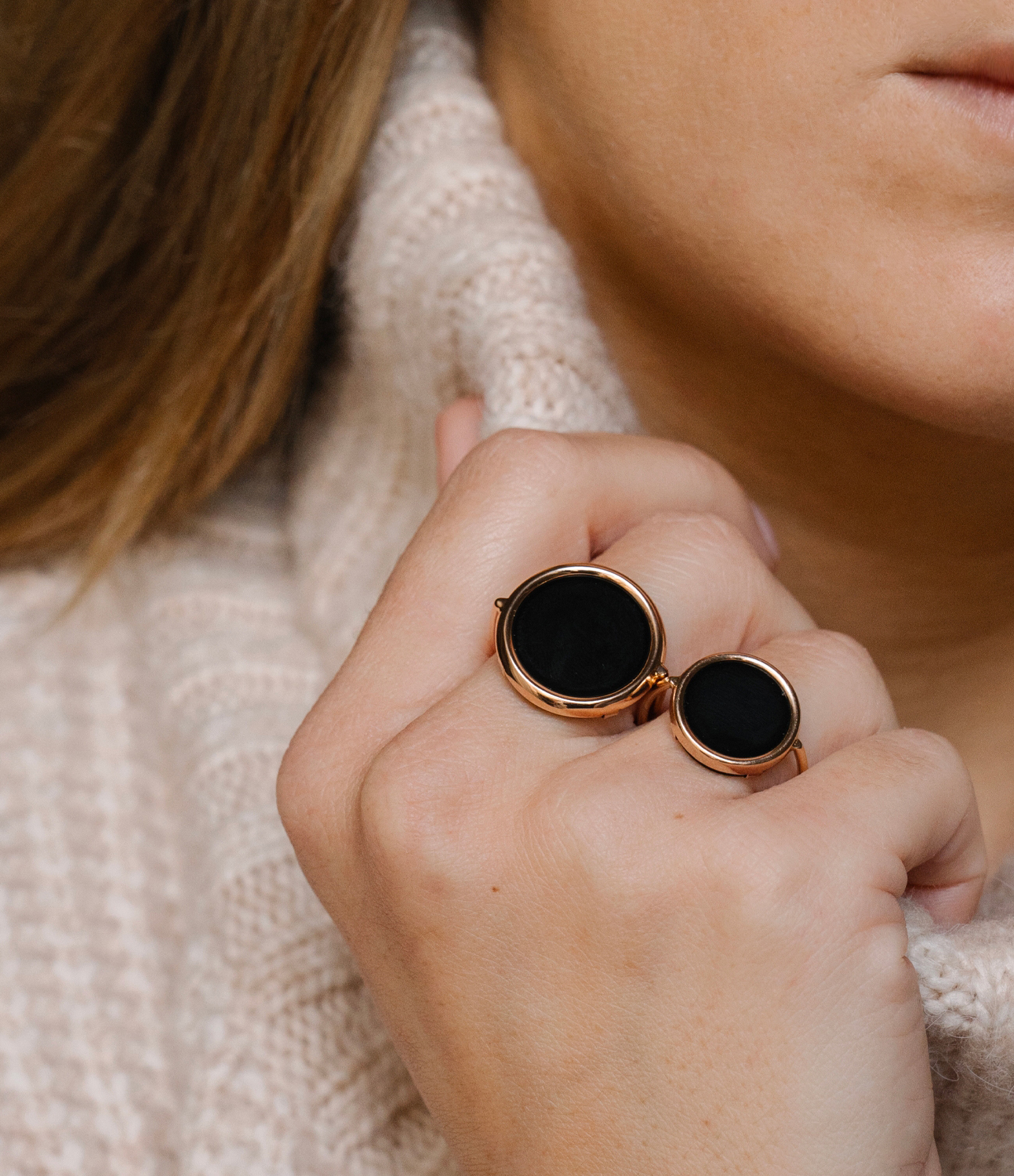 Baby Disc Onyx Ring in Rose Gold