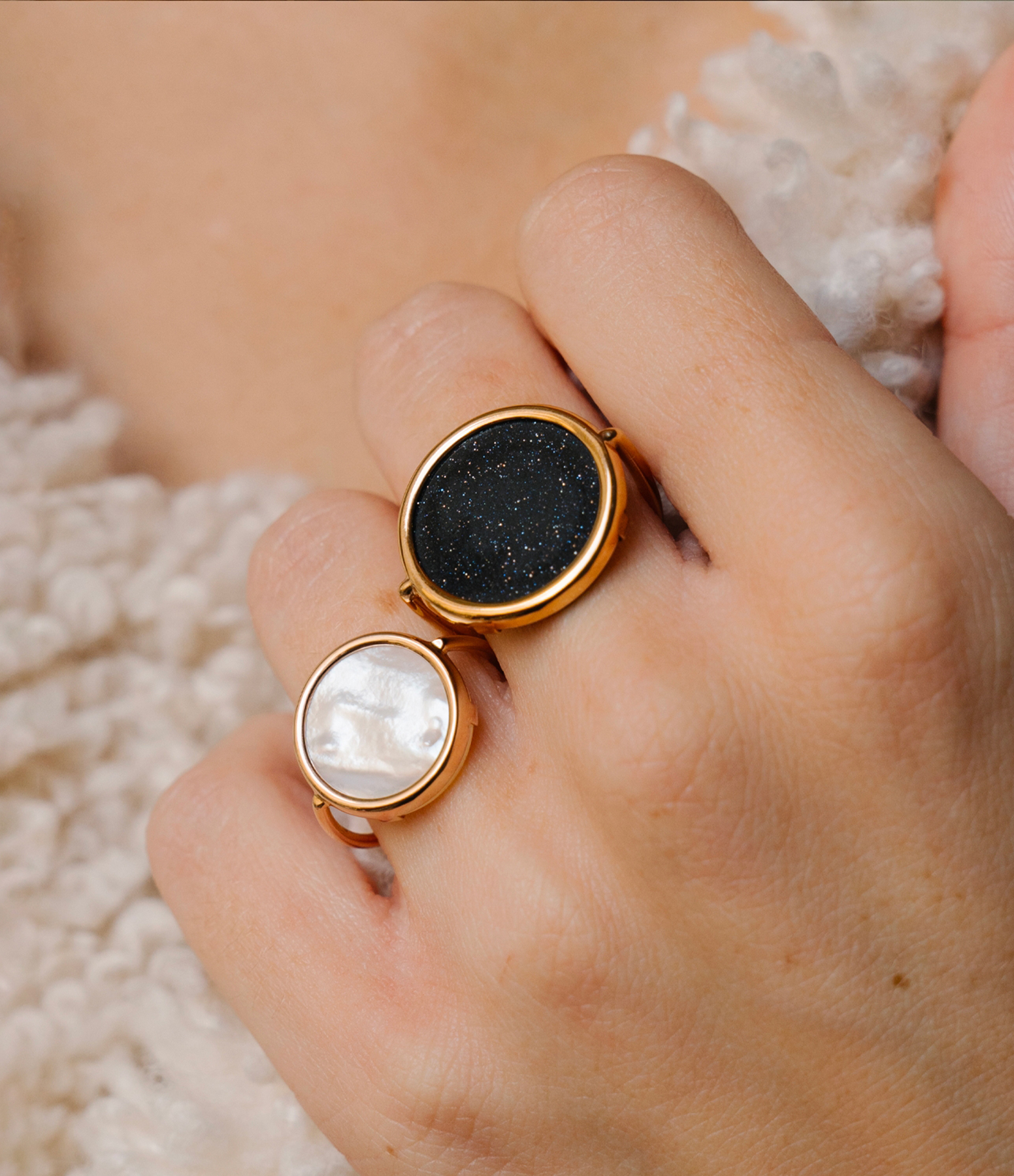 Baby Disc Ring in White Mother-of-Pearl and Rose Gold