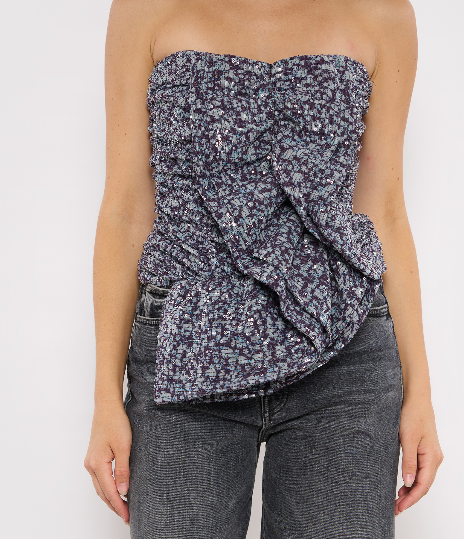 Cropped Top with Ruffles and a Vibrant Floral Outline
