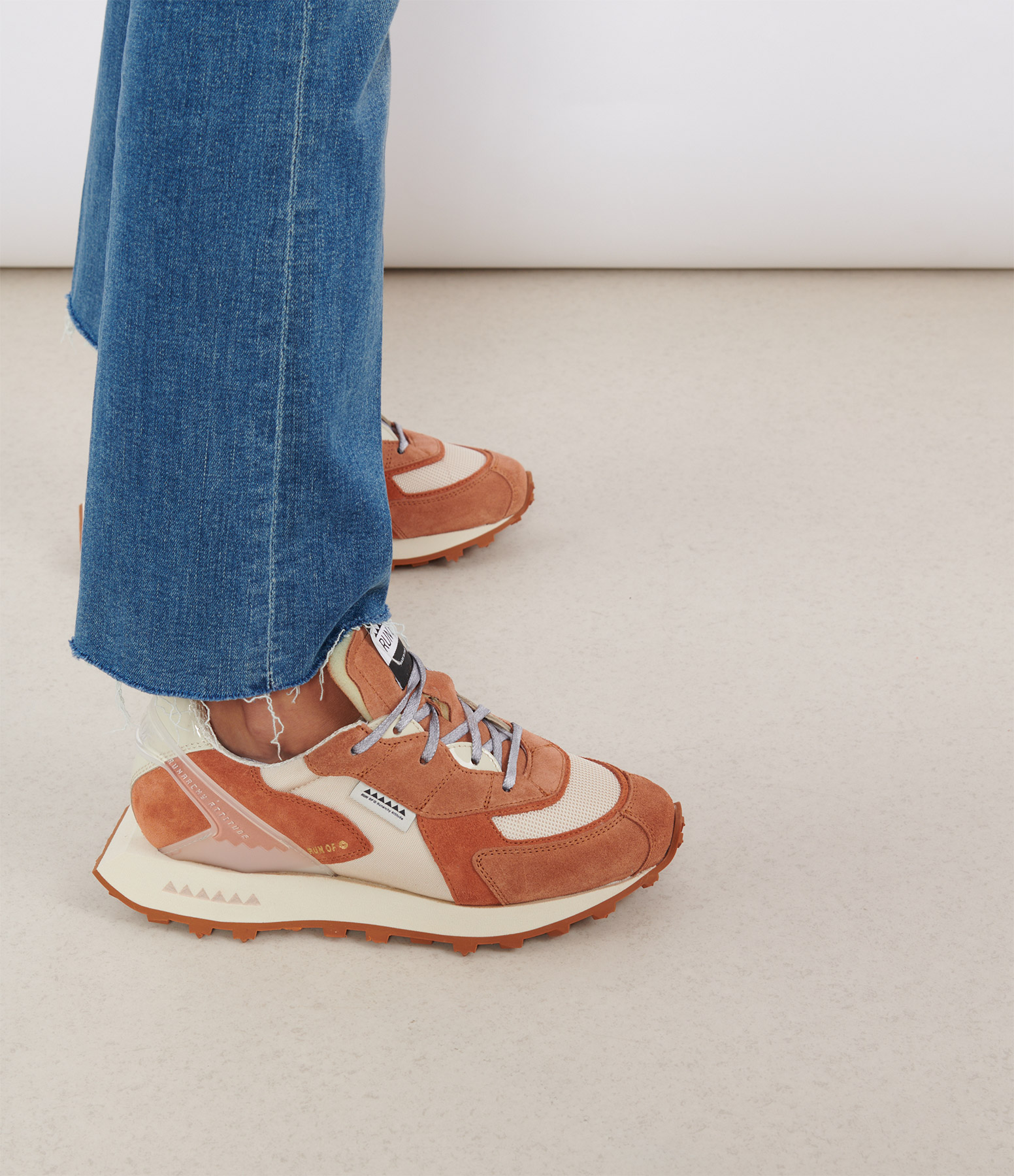 Vibe Orange trainers