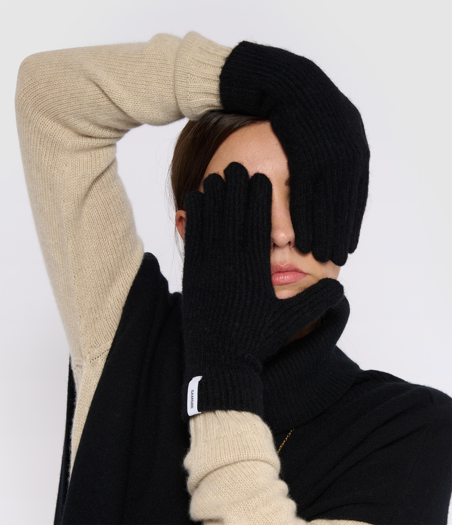 Nor Black Gloves