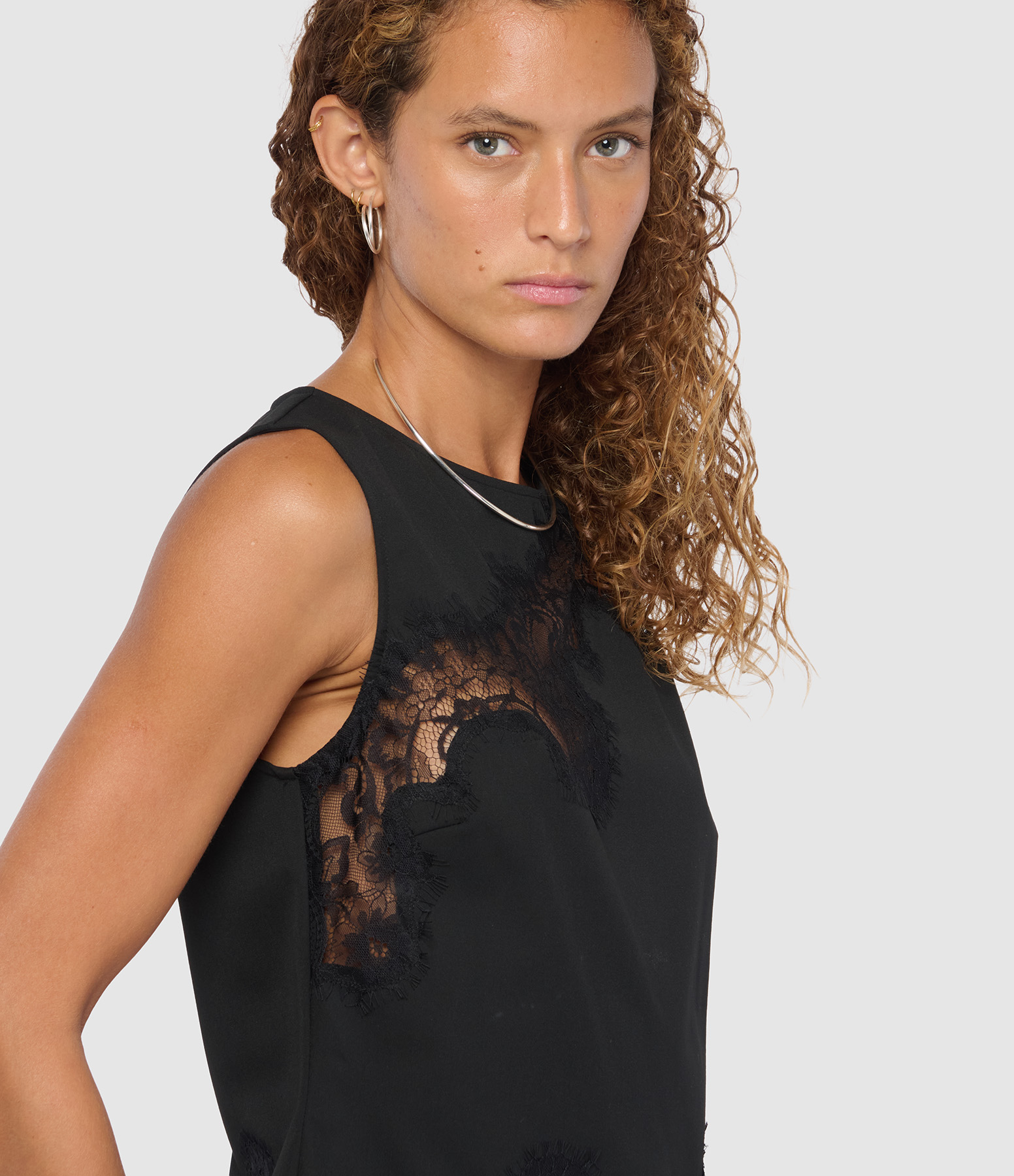 Sarhino Black Top