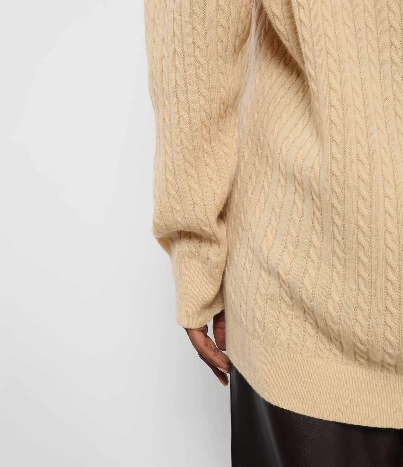 Como Oversized V-Neck Jumper in Banana Milk