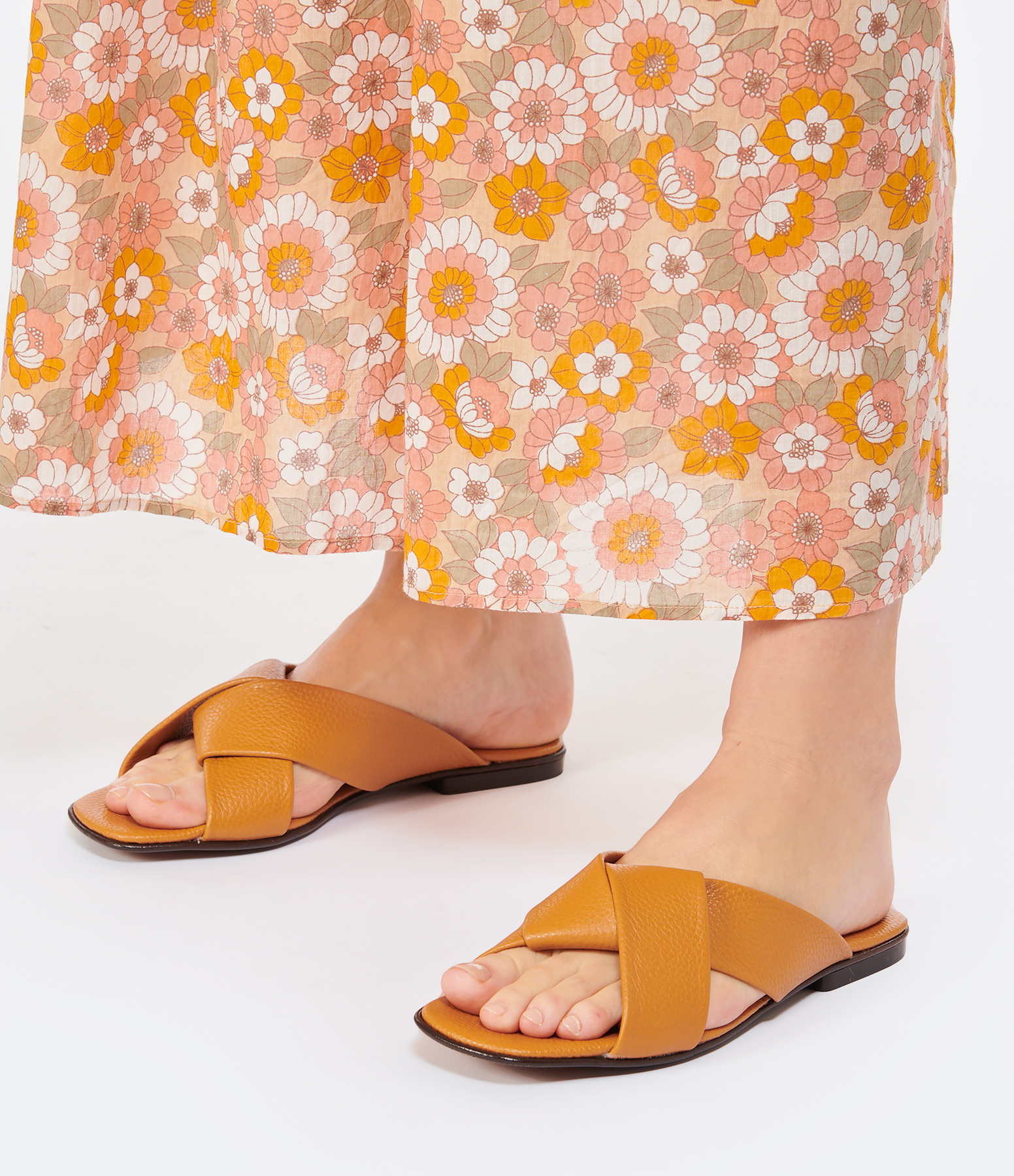 Camel-coloured leather mules
