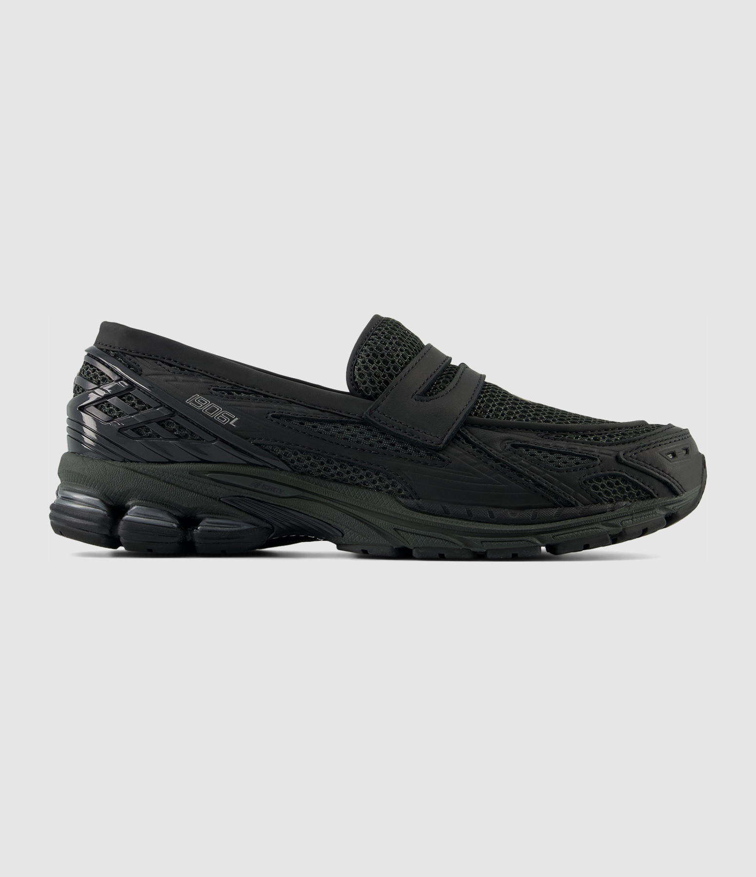 1906 Black trainers
