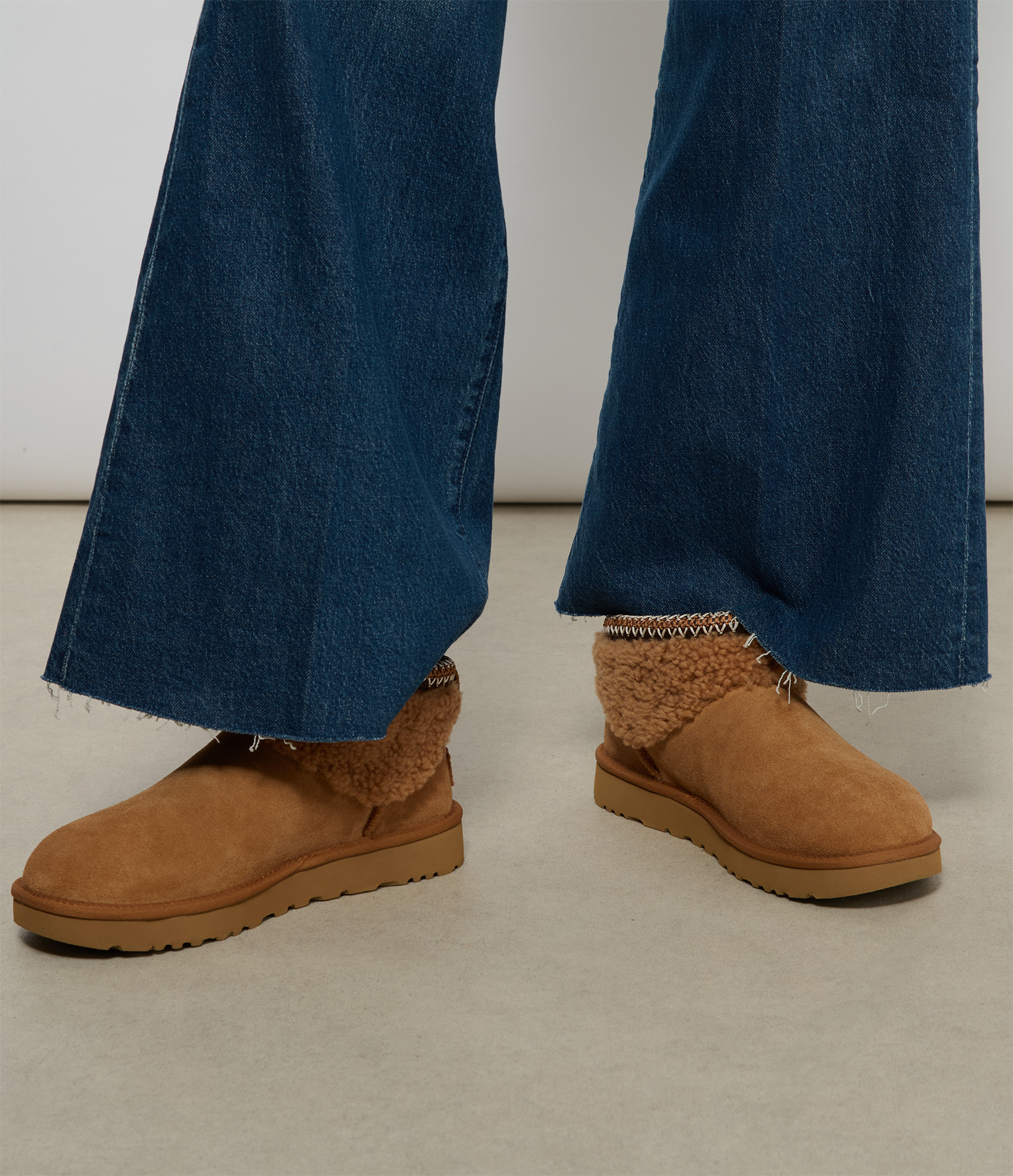 Maxi Curly Chestnut Slippers